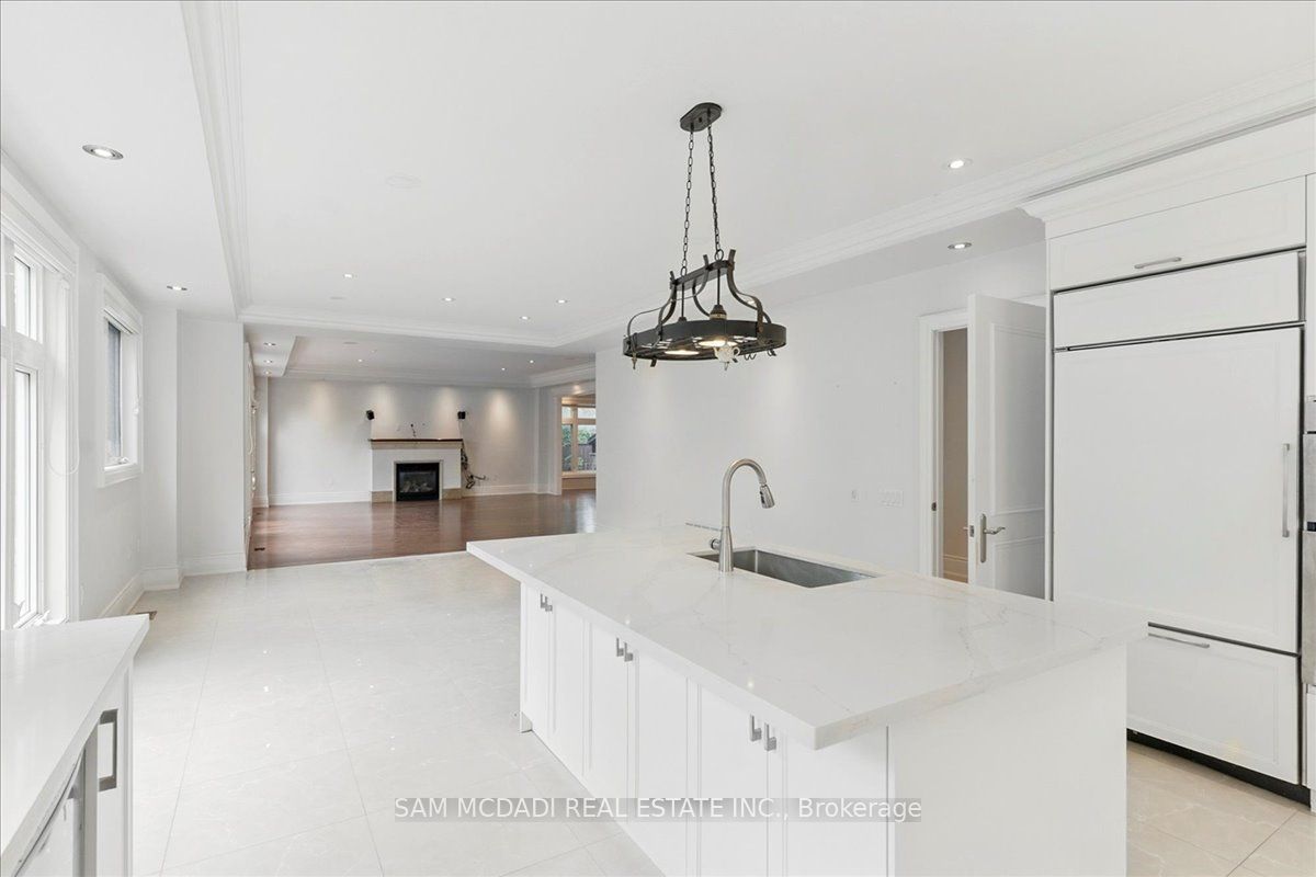 955 Albertson Crescent