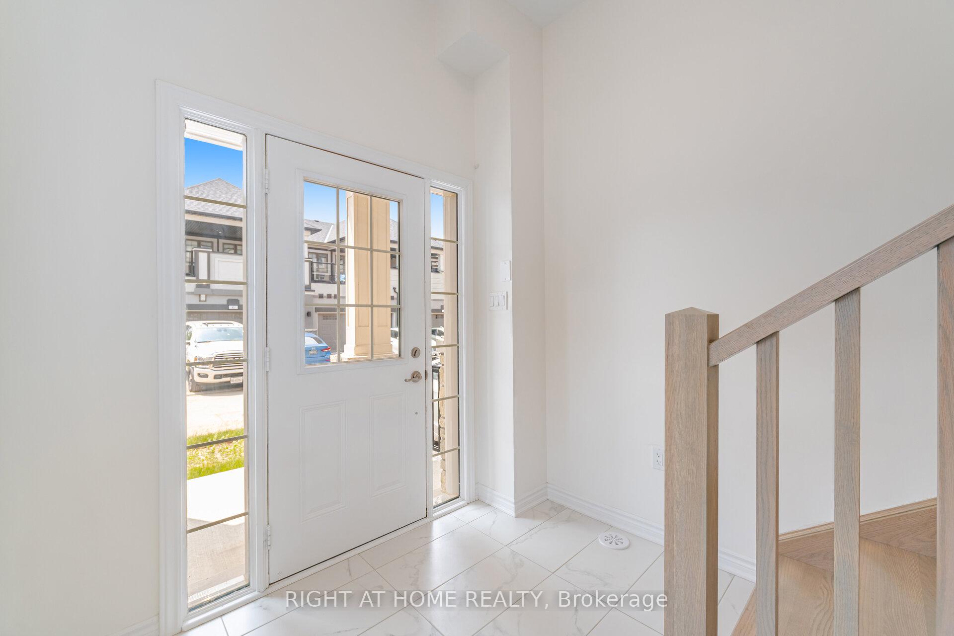 2 Bedrooms Condo at 305 Garner, Hamilton For sale