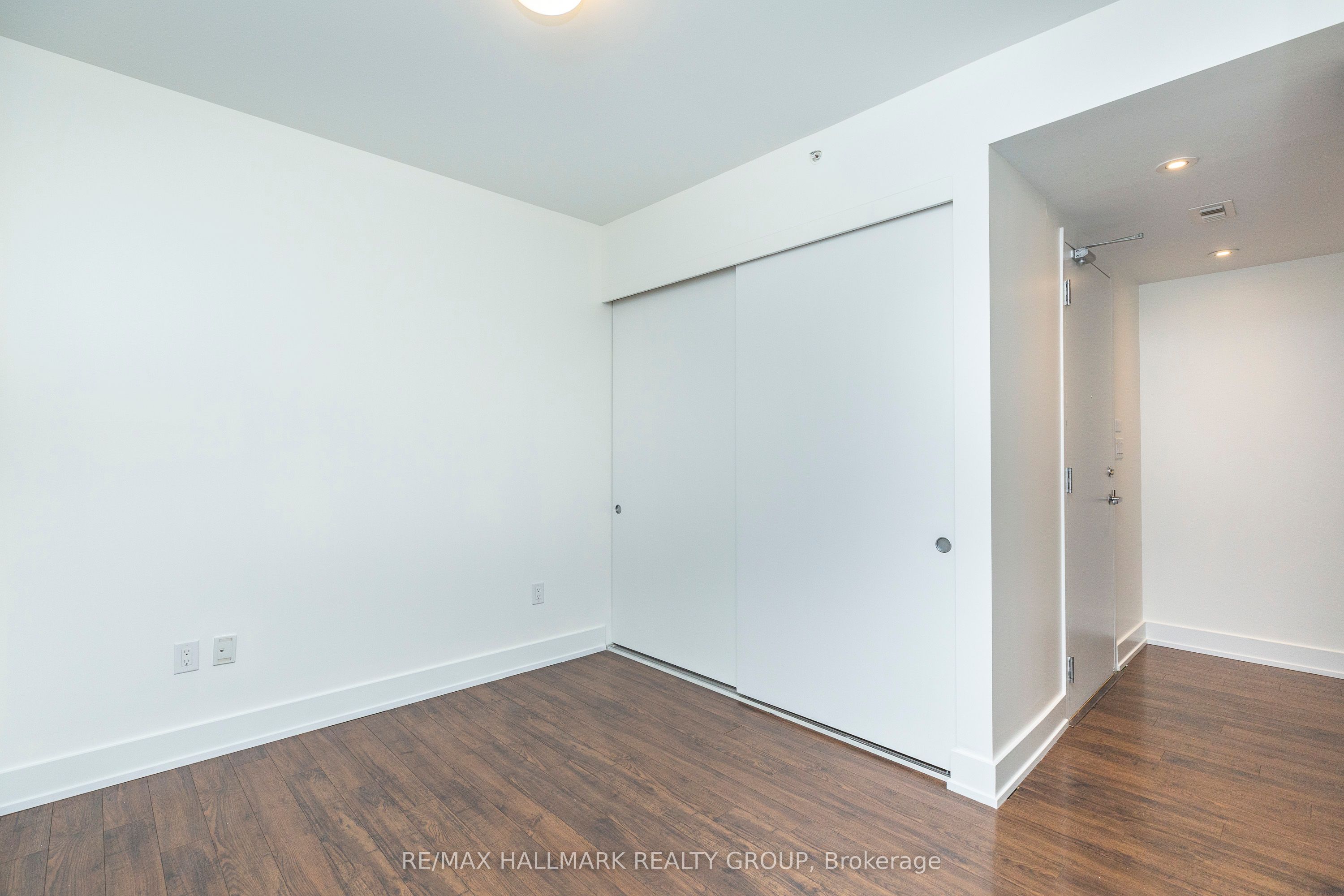 100 Champagne Avenue S #403, Dows Lake - Civic Hospital and Area 4503 - West Centre Town