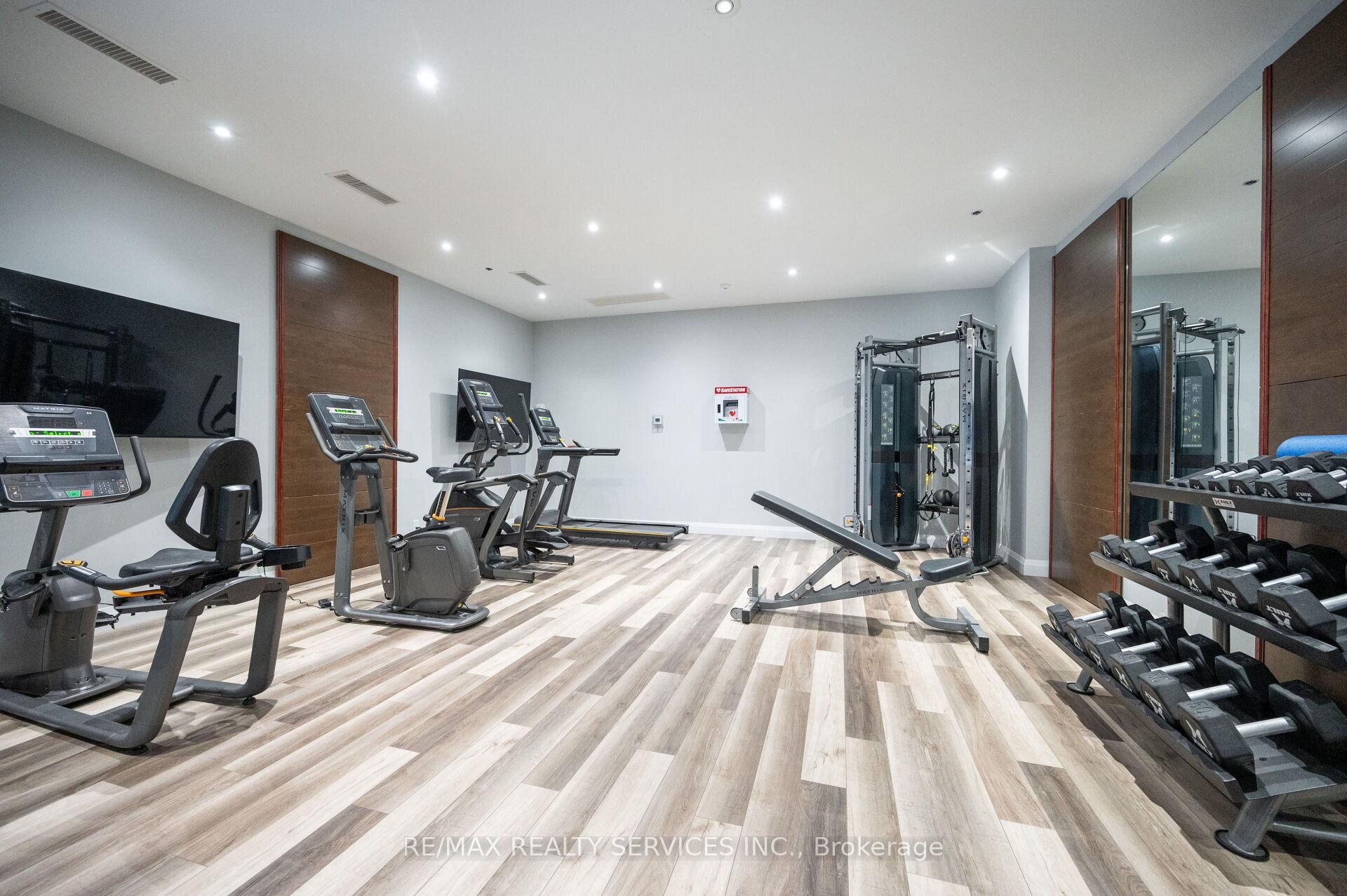 2 Bedrooms Condo at 1 Redfern, Hamilton For sale