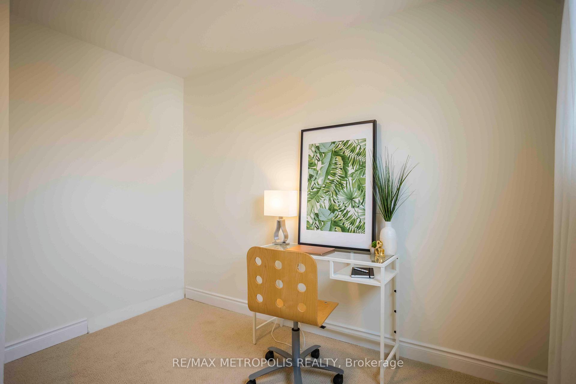 3 Bedrooms Condo at 11 Harrisford, Hamilton For sale
