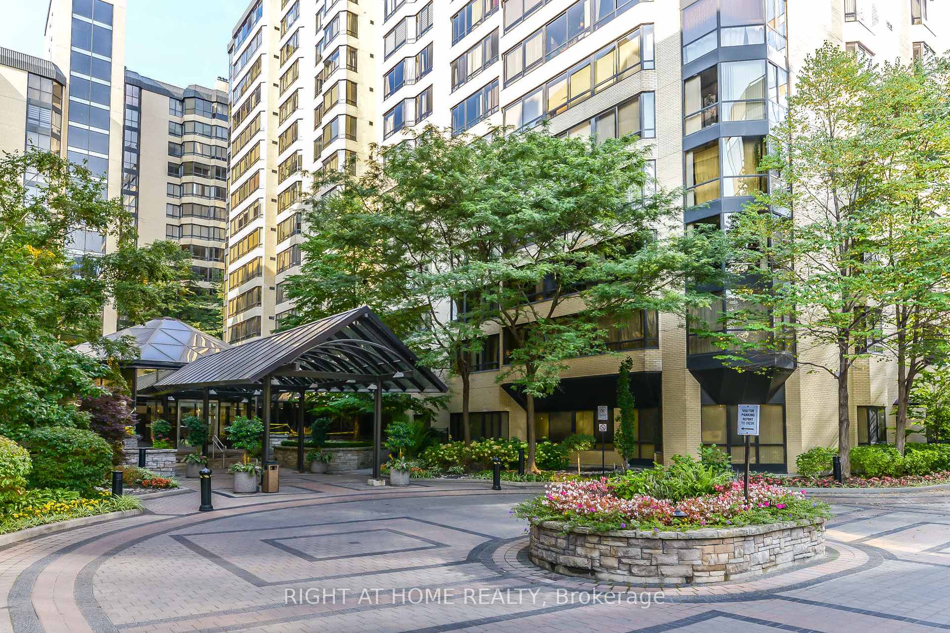 3 Bedrooms Condo at 195 St Patrick, Toronto For sale