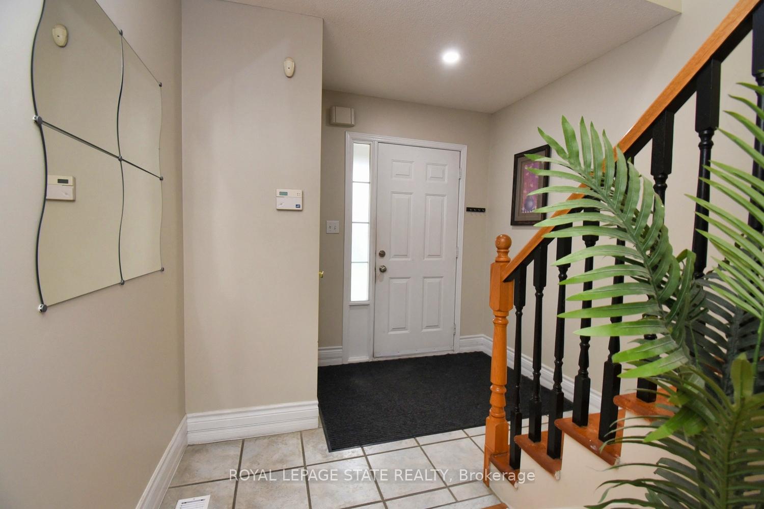 3 Bedrooms Condo at 565 Rymal, Hamilton For sale