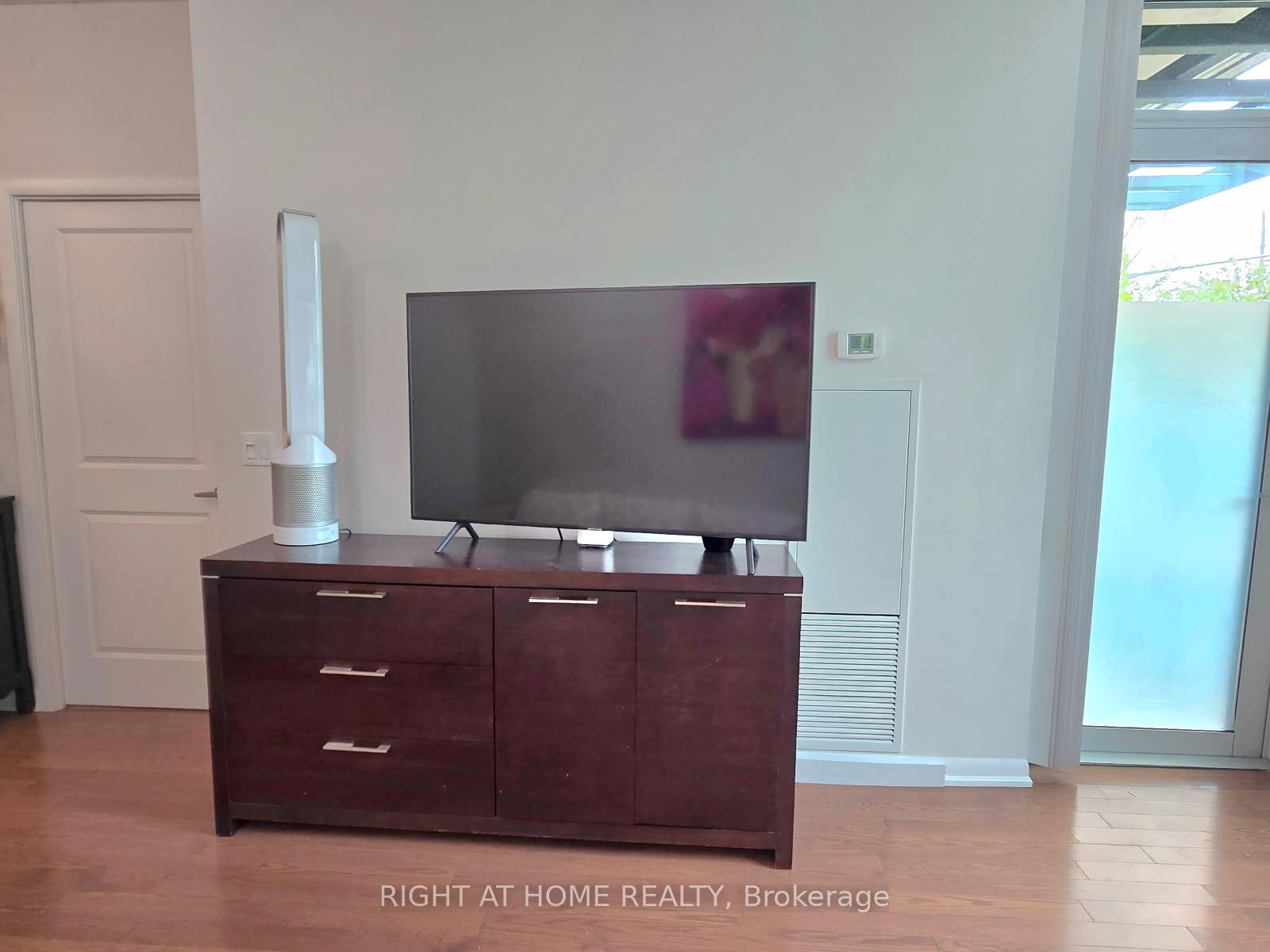 1 Bedroom Condo at 215 Sherway Gardens, Toronto For sale