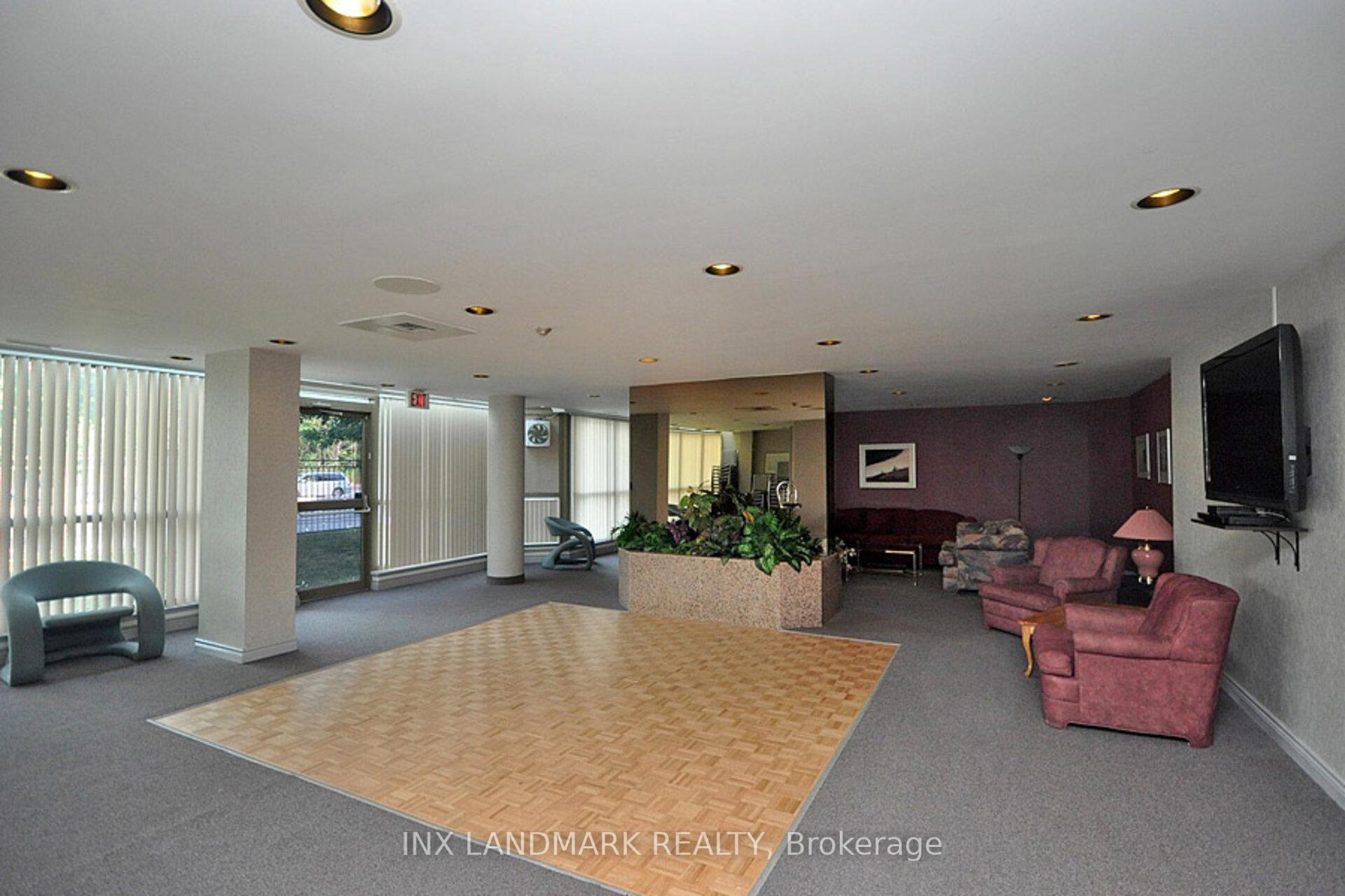 3 Bedrooms Condo at 330 Rathburn, Mississauga For sale
