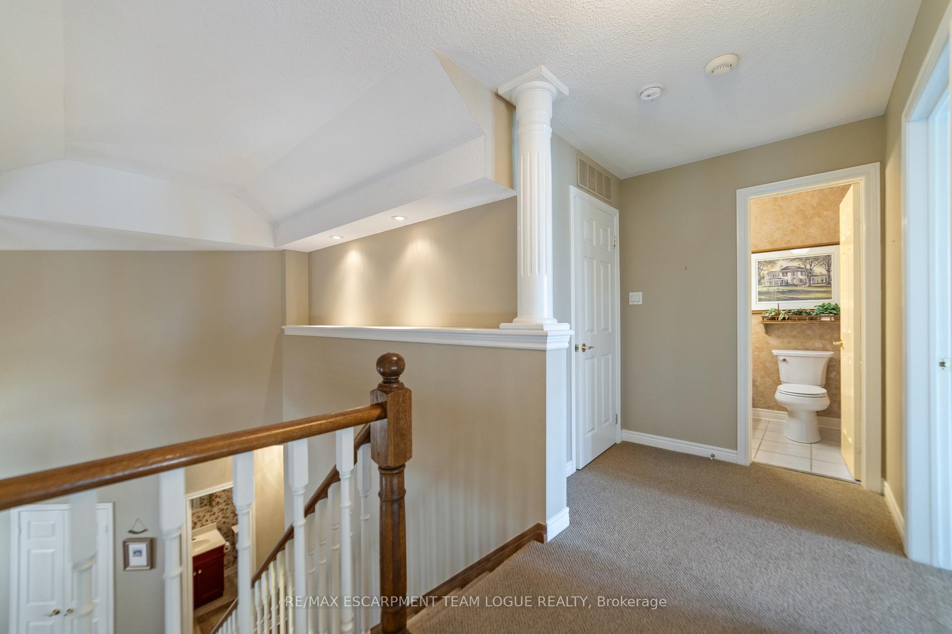 3 Bedrooms Semi-Detached at 4144 STONEBRIDGE,  Burlington For sale
