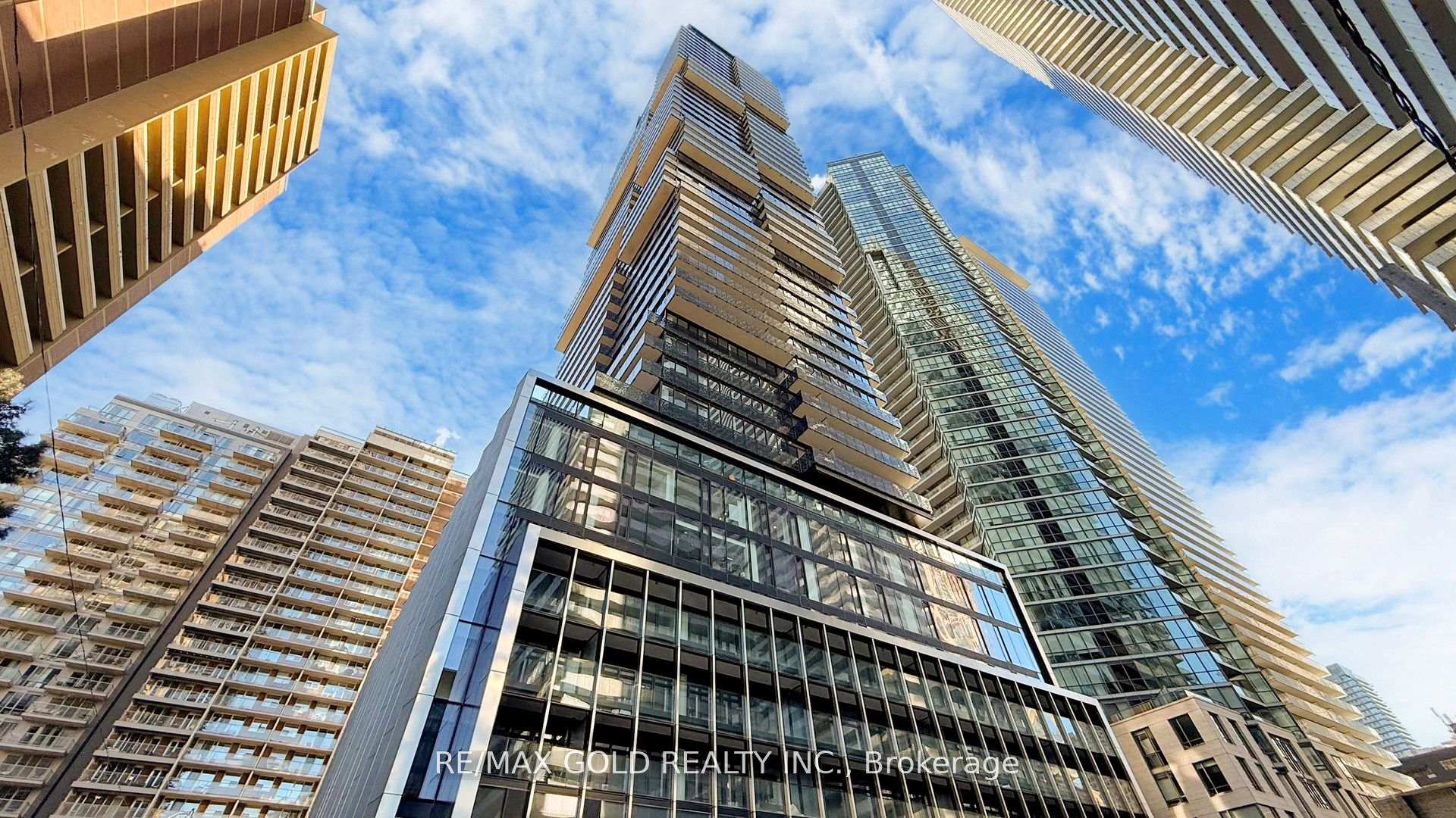 2 Bedrooms Condo at 55 Charles, Toronto For sale