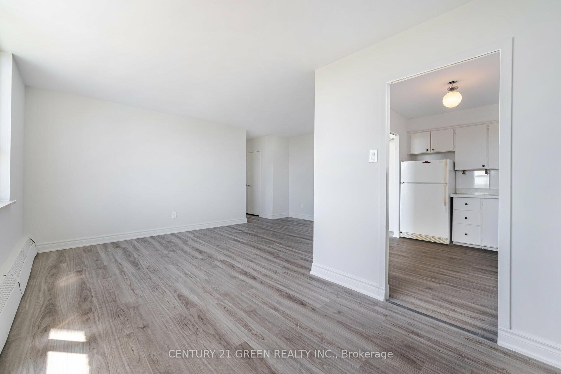 4 Bedrooms Condo at 5 Parkway Forest,  Toronto For sale