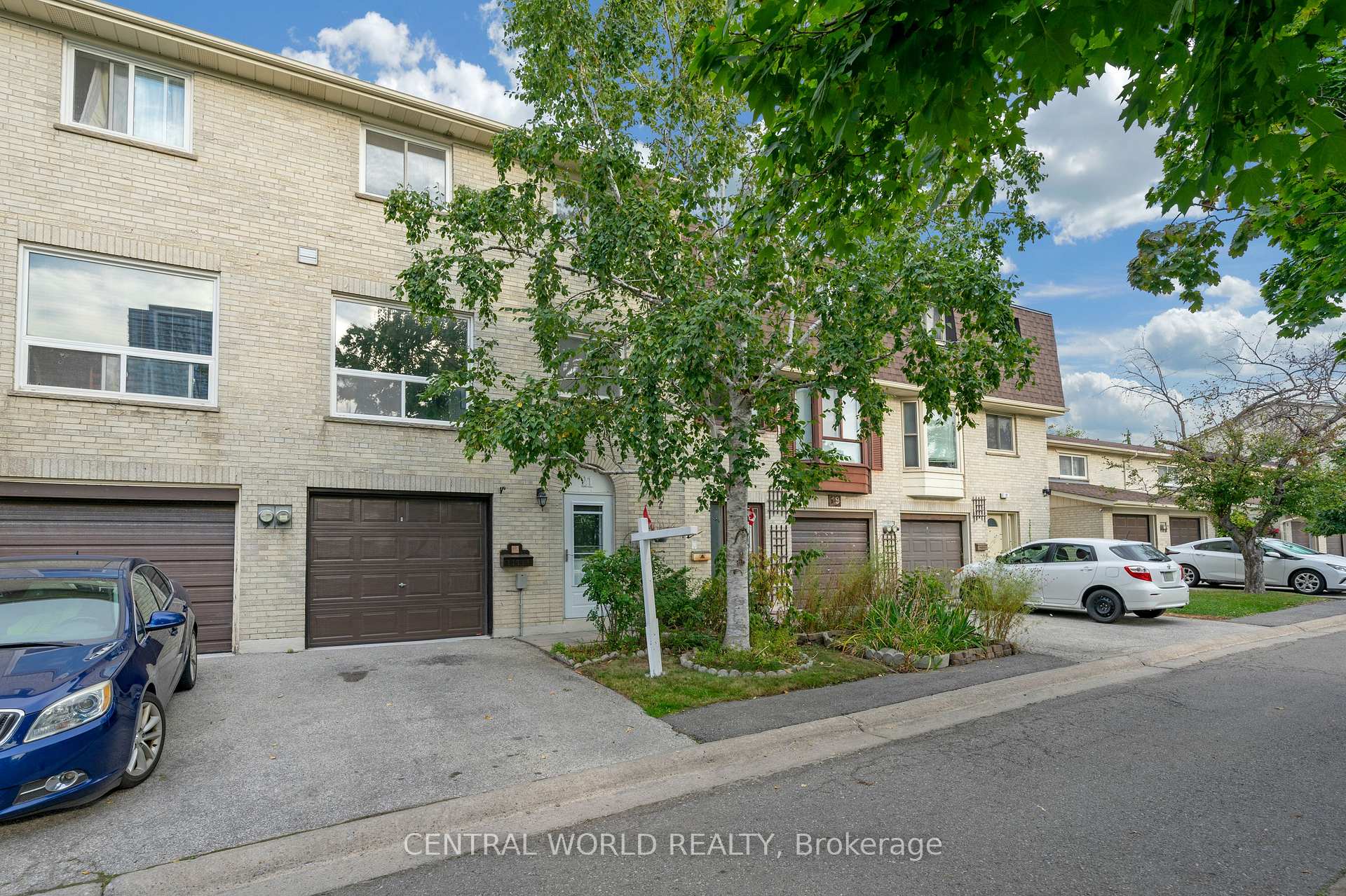 5 Bedrooms Condo at 21 Vega Starway,  Toronto For sale