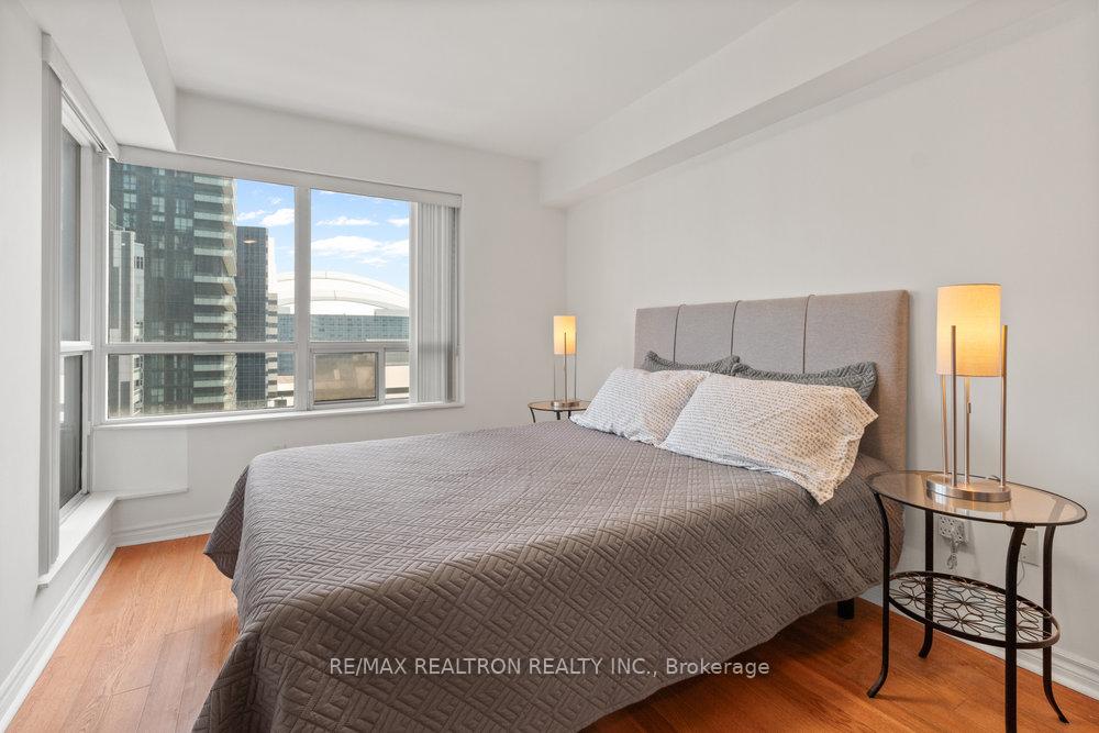 3 Bedrooms Condo at 250 Wellington, Toronto For sale