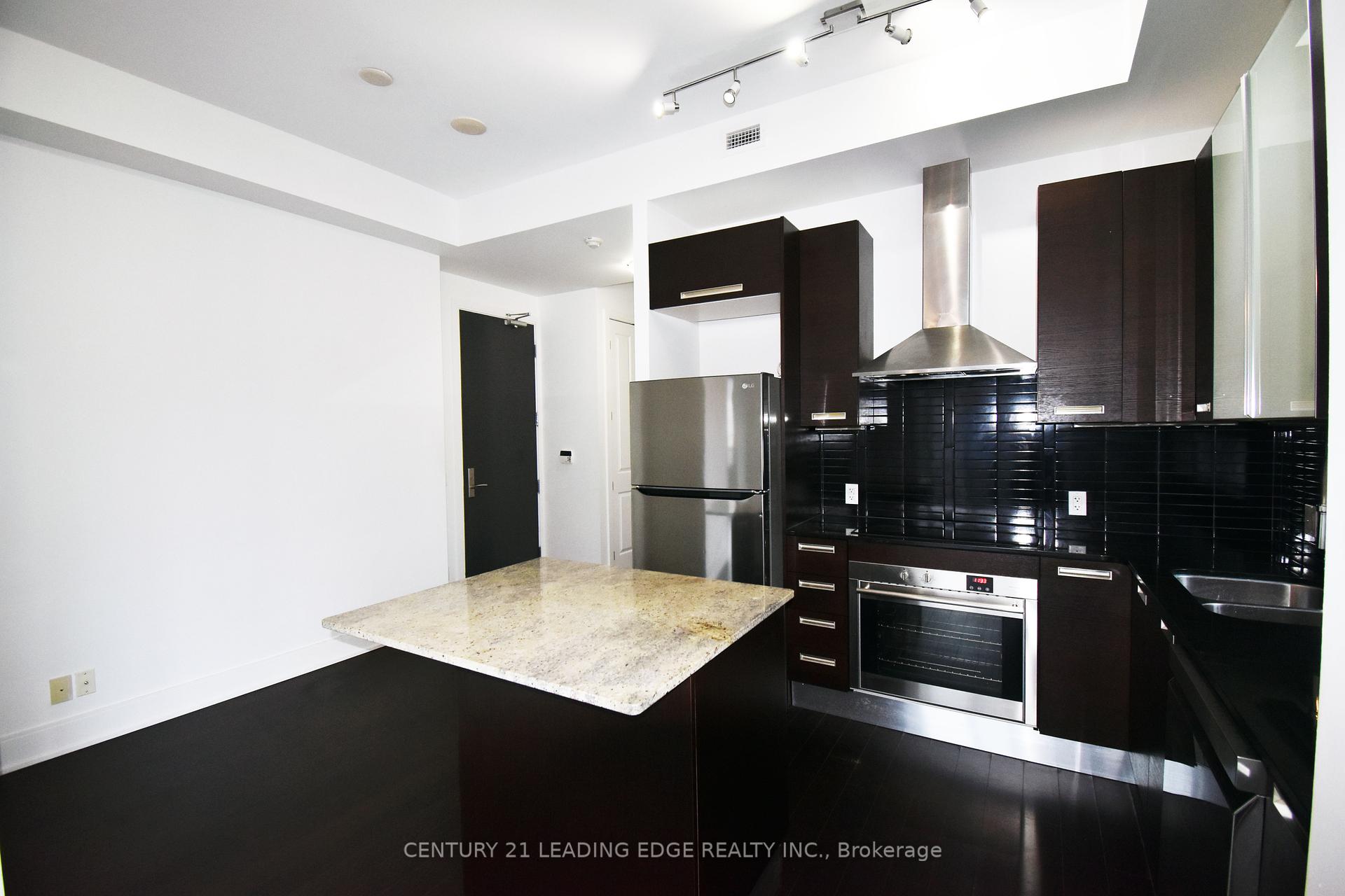 2 Bedrooms Condo at 21 BALMUTO, Toronto For sale