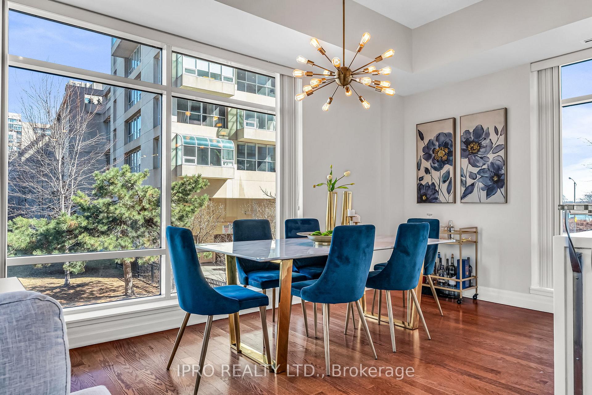 3 Bedrooms Condo at 500 Queens, Toronto For sale