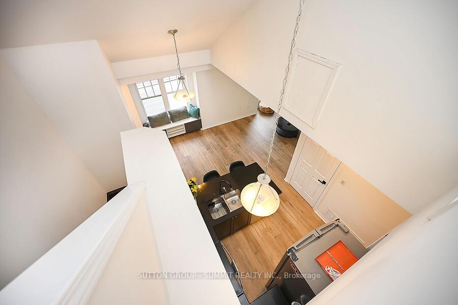 3 Bedrooms Condo at 633 DUNDAS,  Mississauga For sale