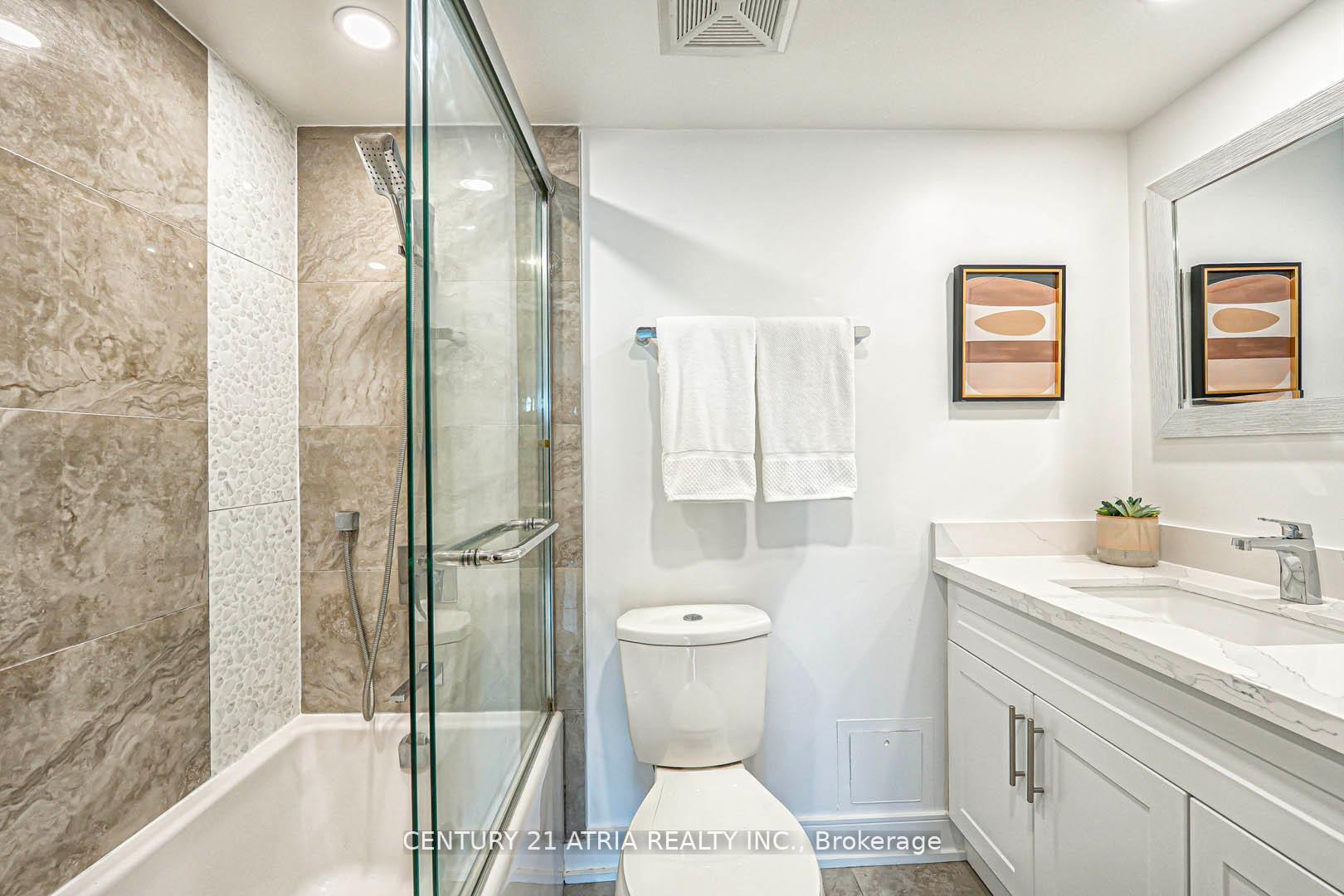 2 Bedrooms Condo at 350 Webb, Mississauga For sale