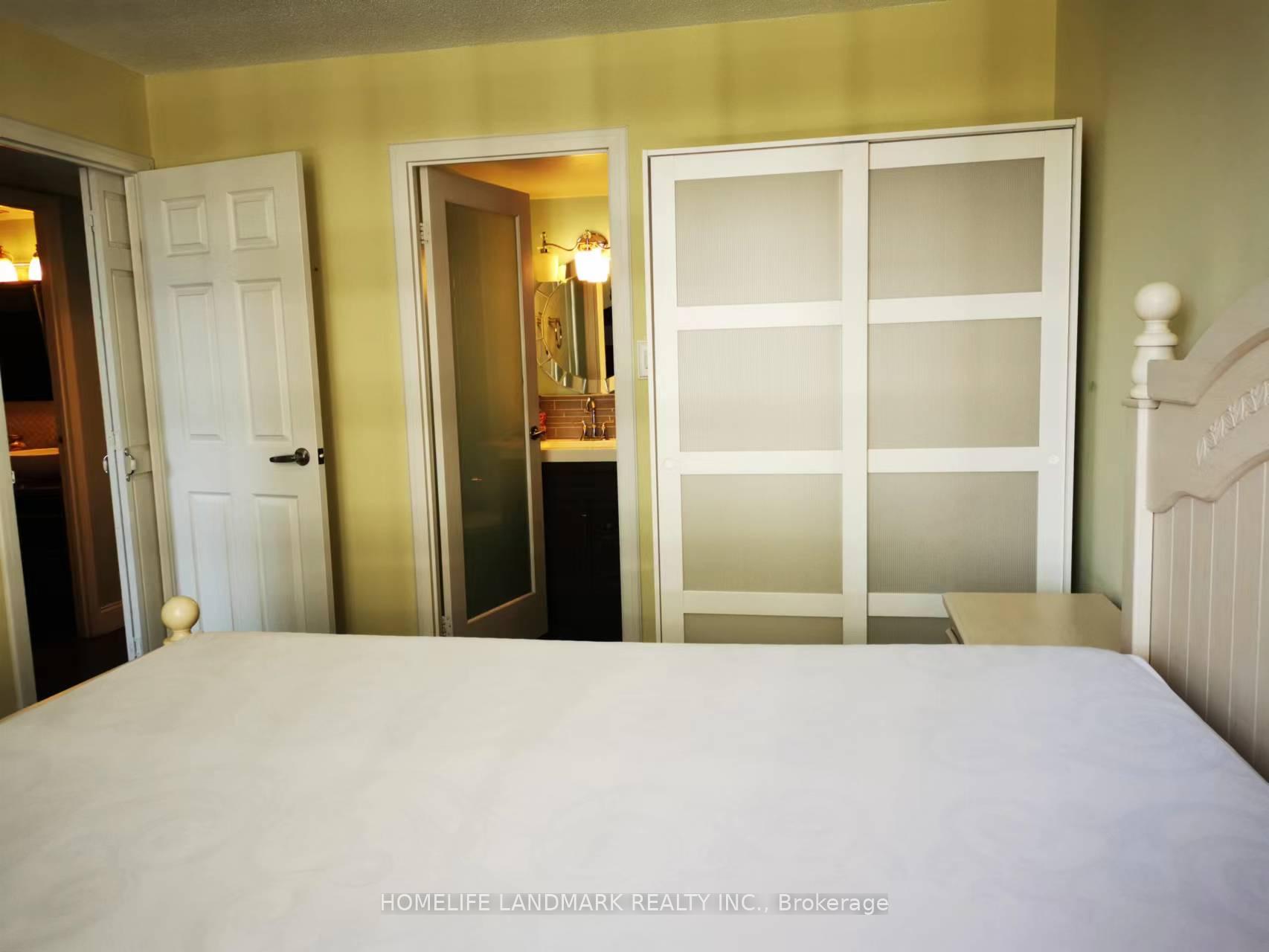 2 Bedrooms Condo at 633 Bay, Toronto For sale