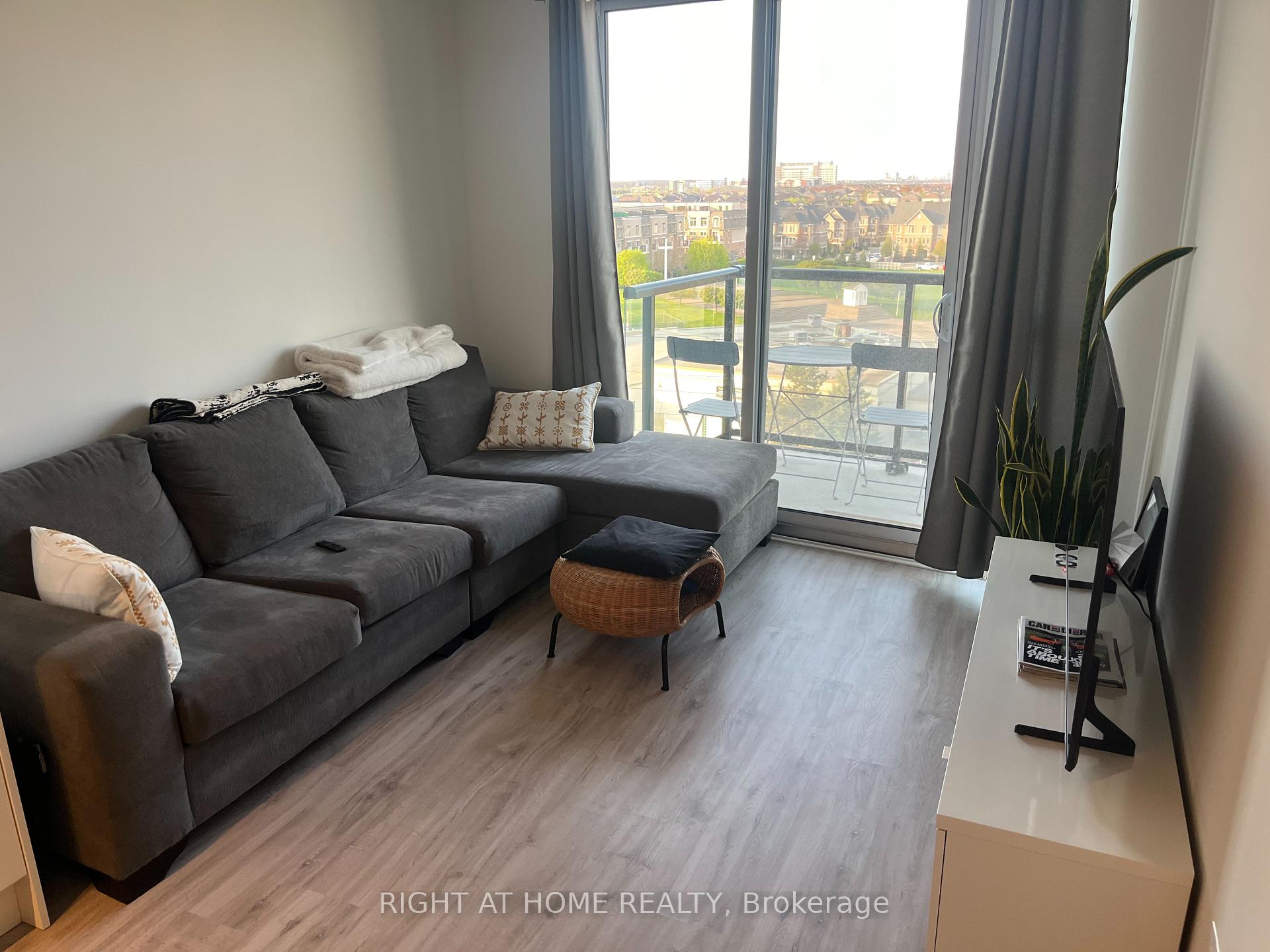 1 Bedroom Condo at 3005 Pine Glen, Oakville For sale
