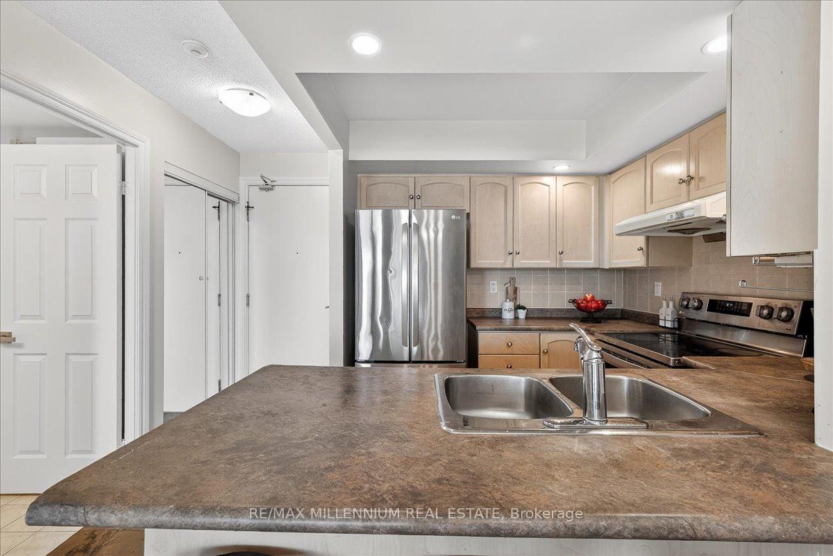 2 Bedrooms Condo at 125 Omni, Toronto For sale
