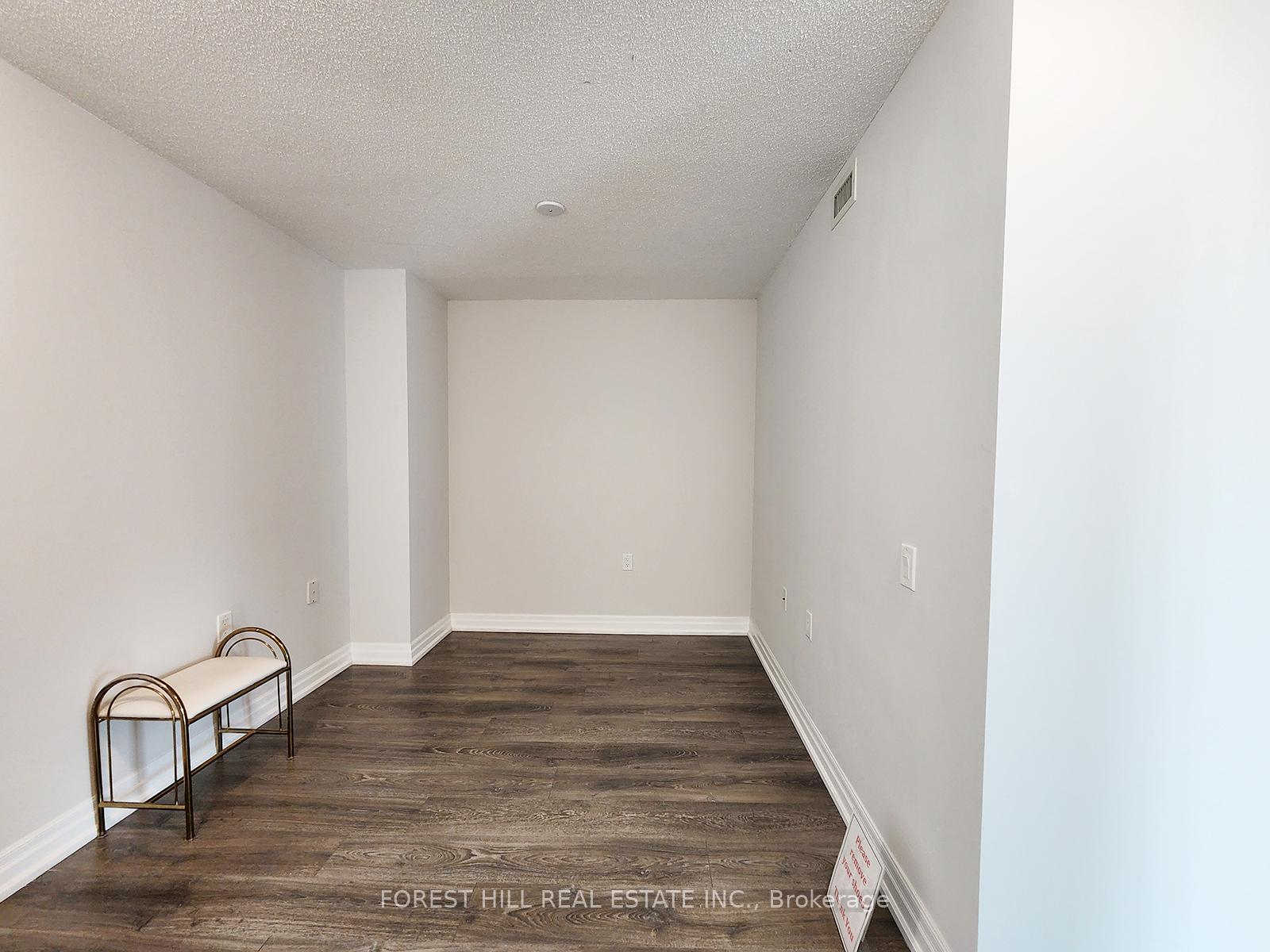 3 Bedrooms Condo at 21 Hillcrest, Toronto For sale