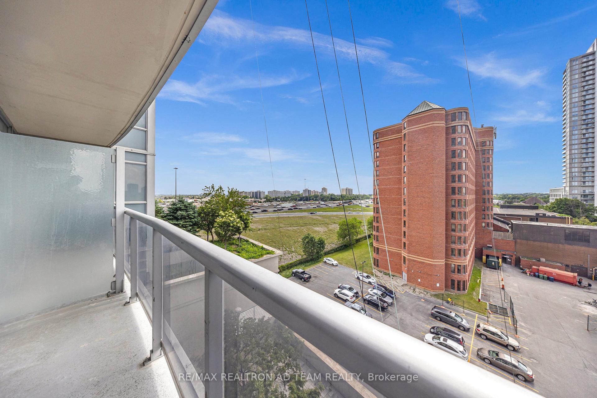 2 Bedrooms Condo at 125 Village Green, Toronto For sale