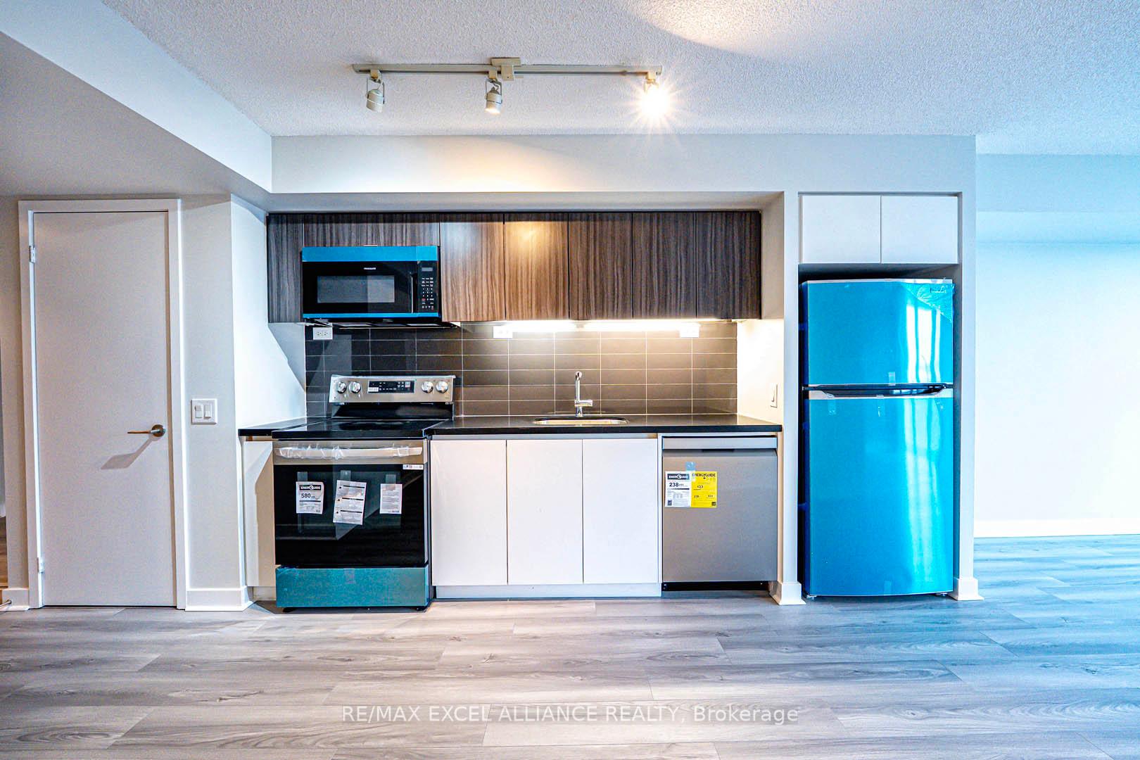 2 Bedrooms Condo at 75 Queens Wharf,  Toronto For sale