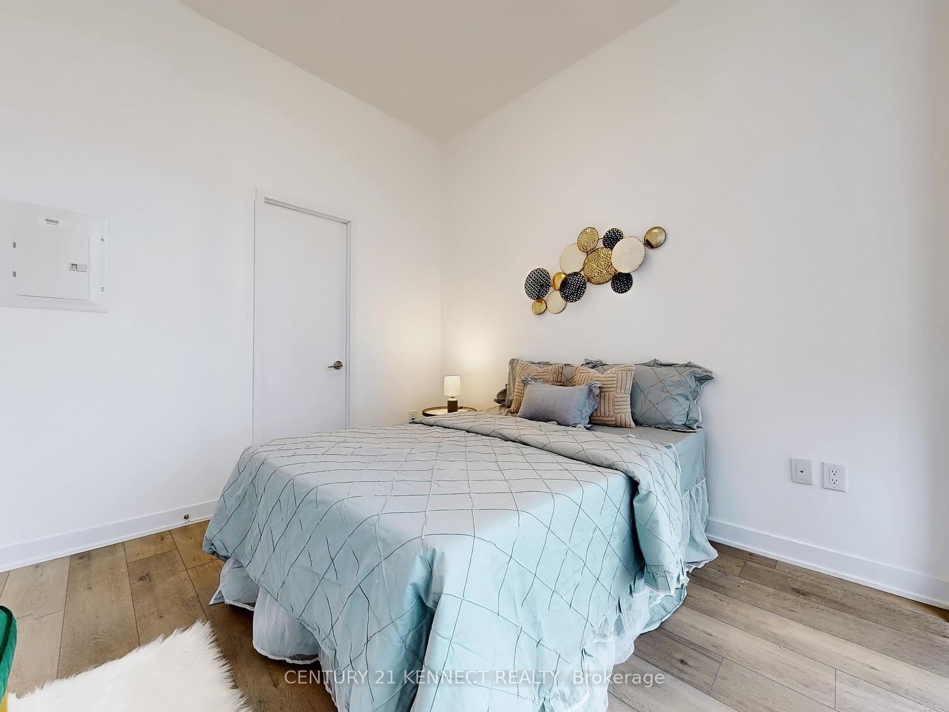 1 Bedroom Condo at 10 Honeycrispy, Vaughan For sale