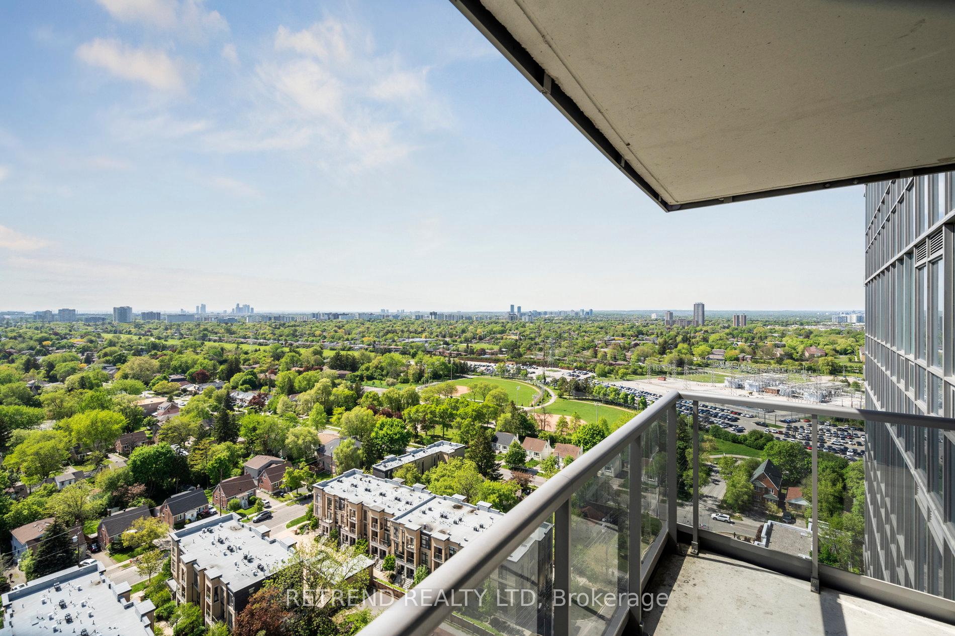 2 Bedrooms Condo at 15 Greenview, Toronto For sale