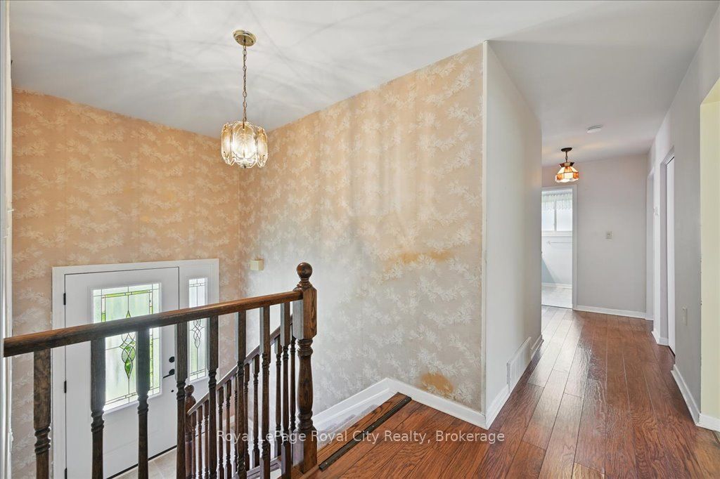 701 Castleguard Crescent