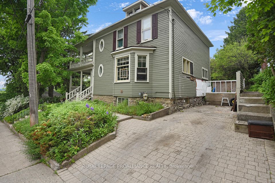 77 Ormond Street, Brockville, ON K6V 2K7