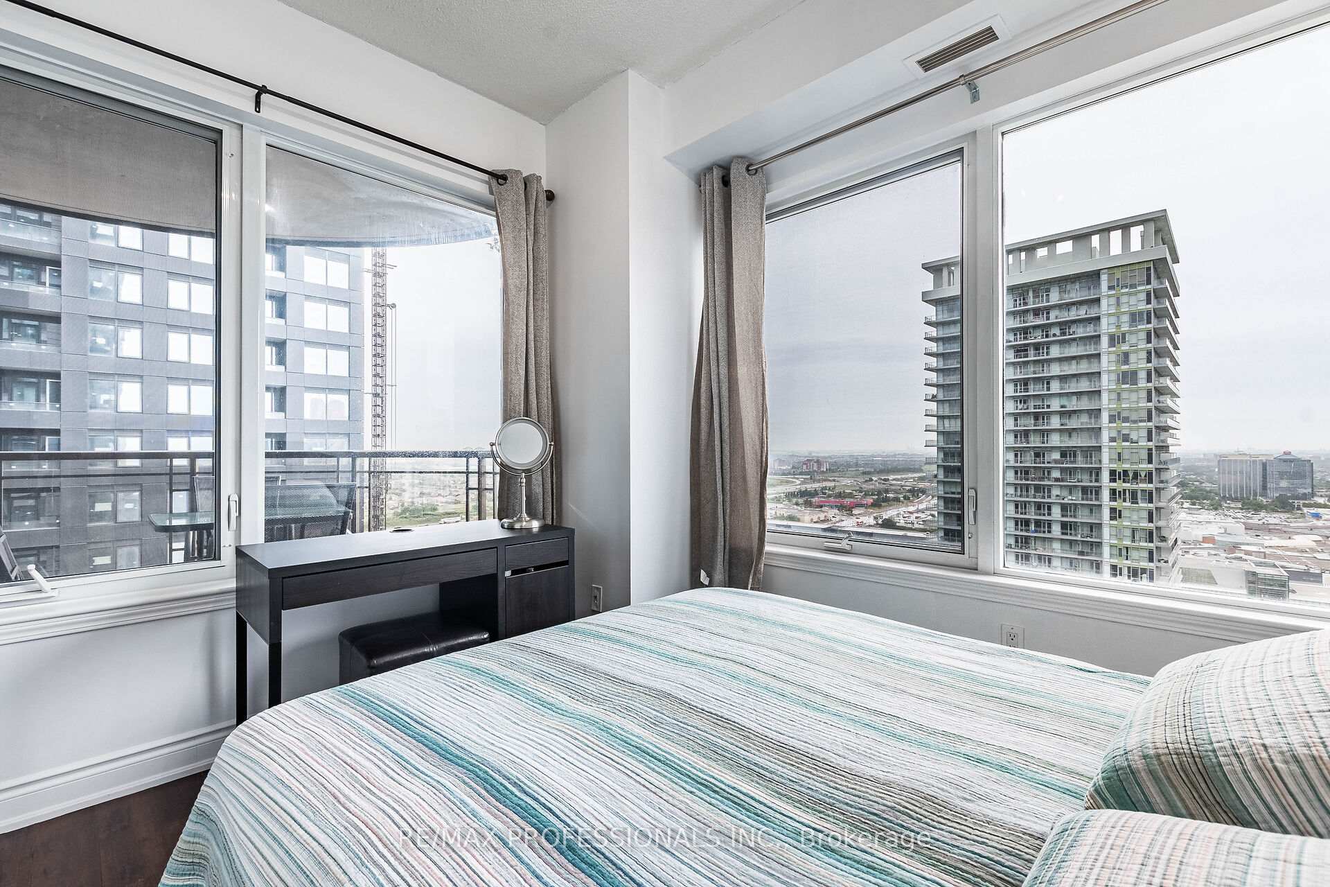 #2302 – 385 Prince Of Wales Drive, Mississauga, ON L5B 0C6