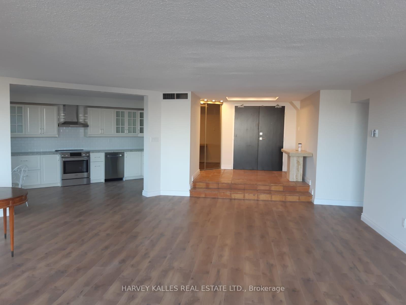240 Heath Street W 403