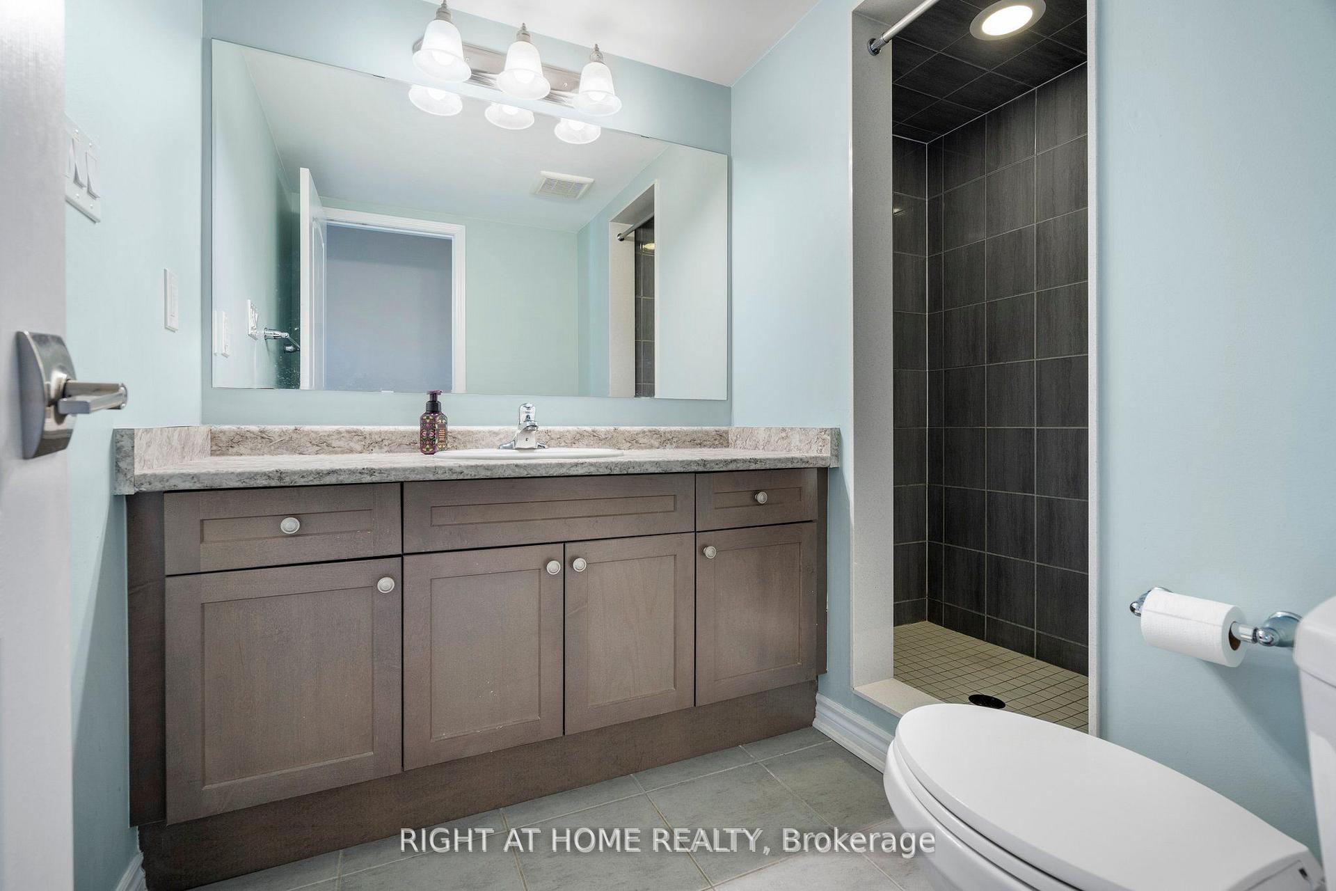 3 Bedrooms Condo at 25 Heron Park, Toronto For sale