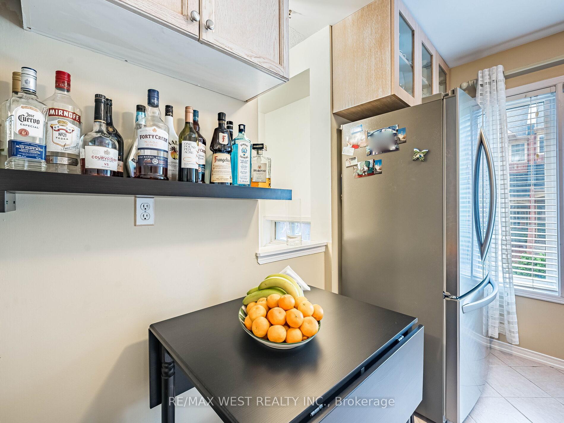 4 Bedrooms Condo at 1168 Arena, Mississauga For sale
