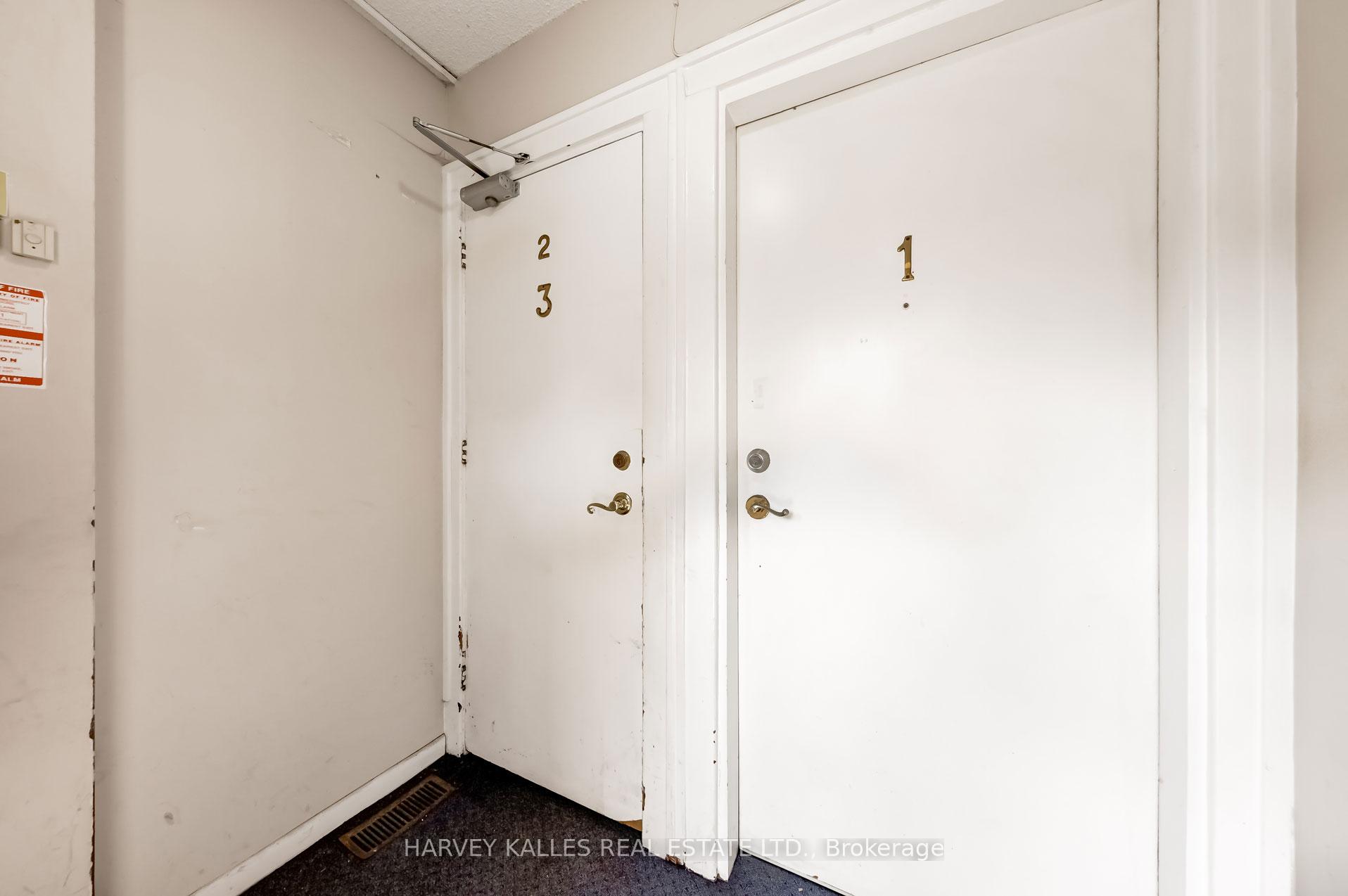 1200 Avenue Road Upper#3