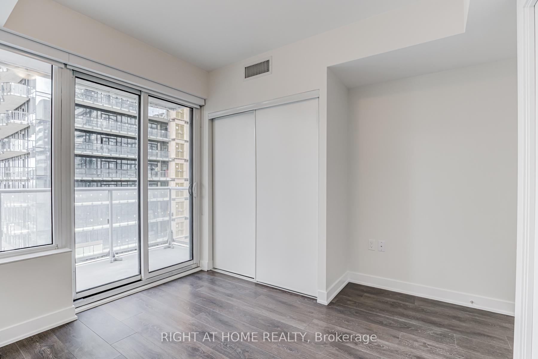2 Bedrooms Condo at 99 Broadway, Toronto For sale