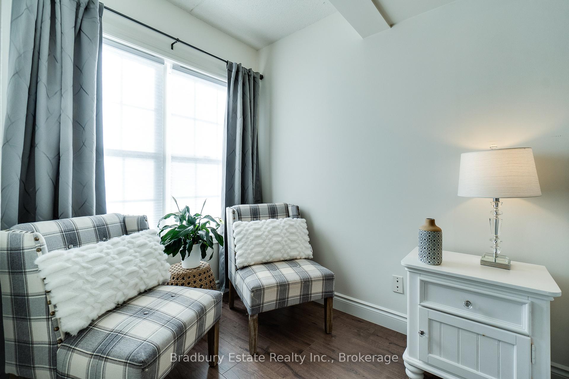 2 Bedrooms Condo at 2045 Appleby,  Burlington For sale