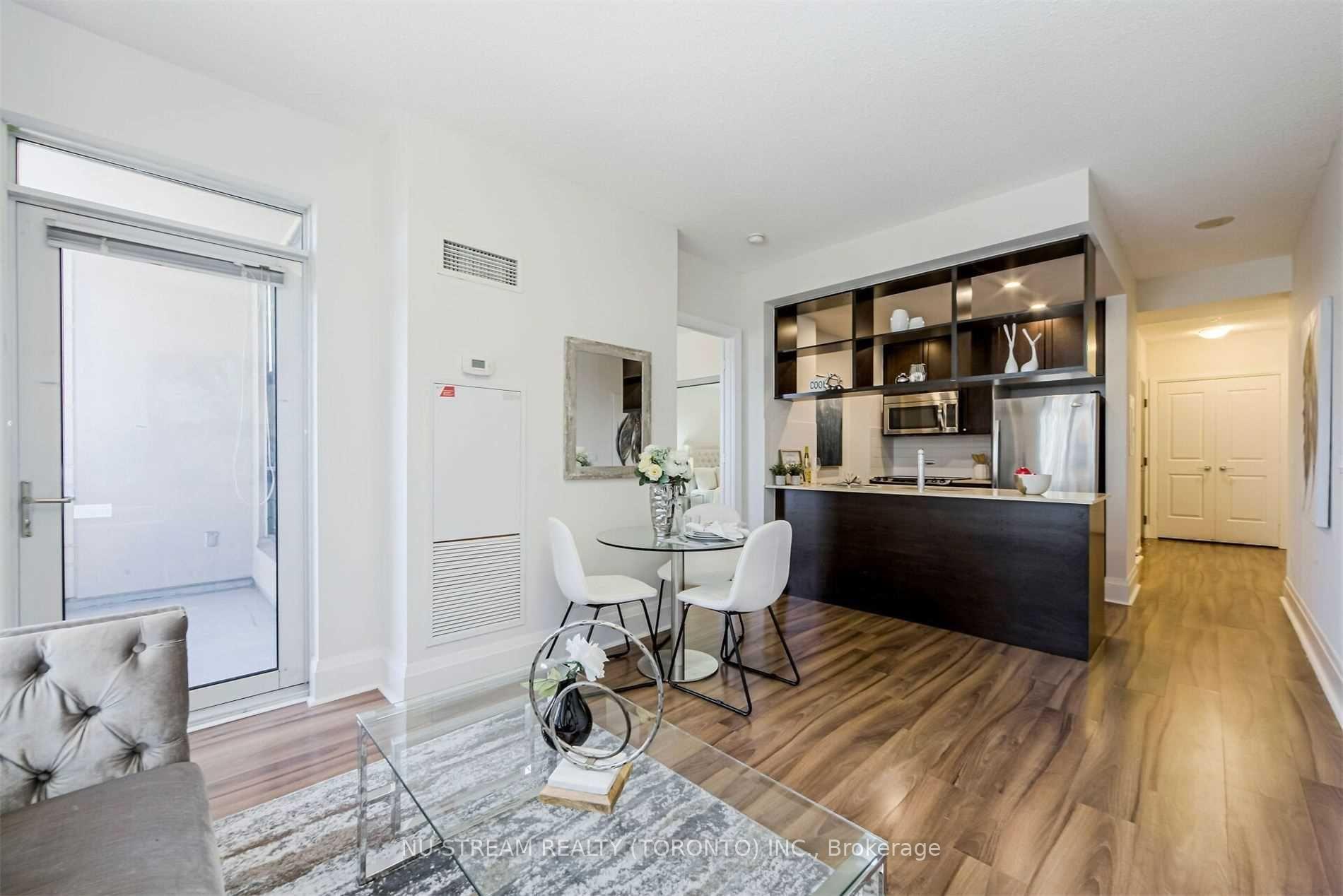 2 Bedrooms Condo at 100 Harrison Garden,  Toronto For sale