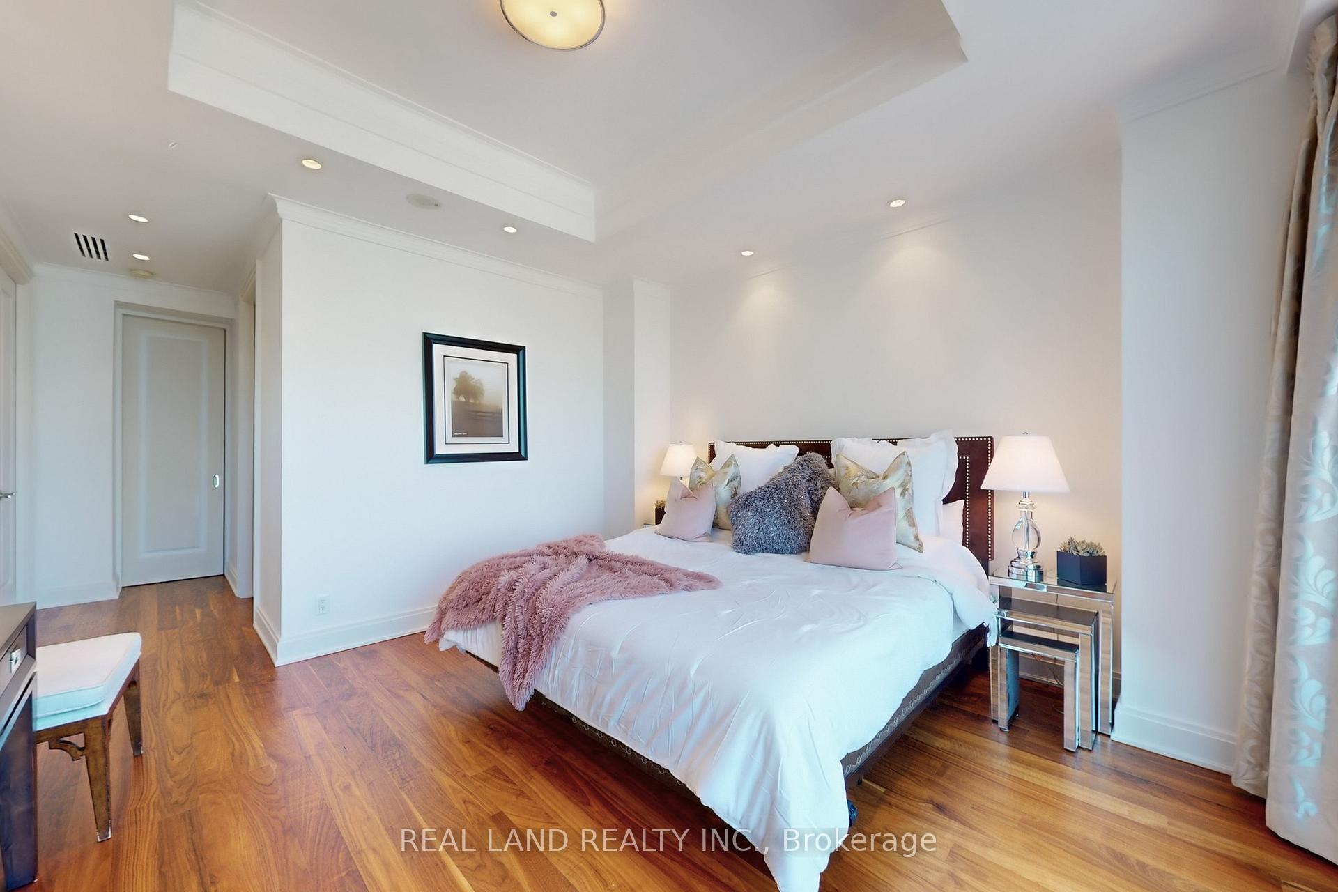 2 Bedrooms Condo at 206 Bloor, Toronto For sale