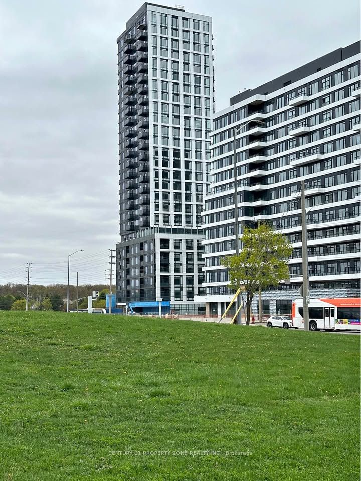2495 Eglinton Ave W