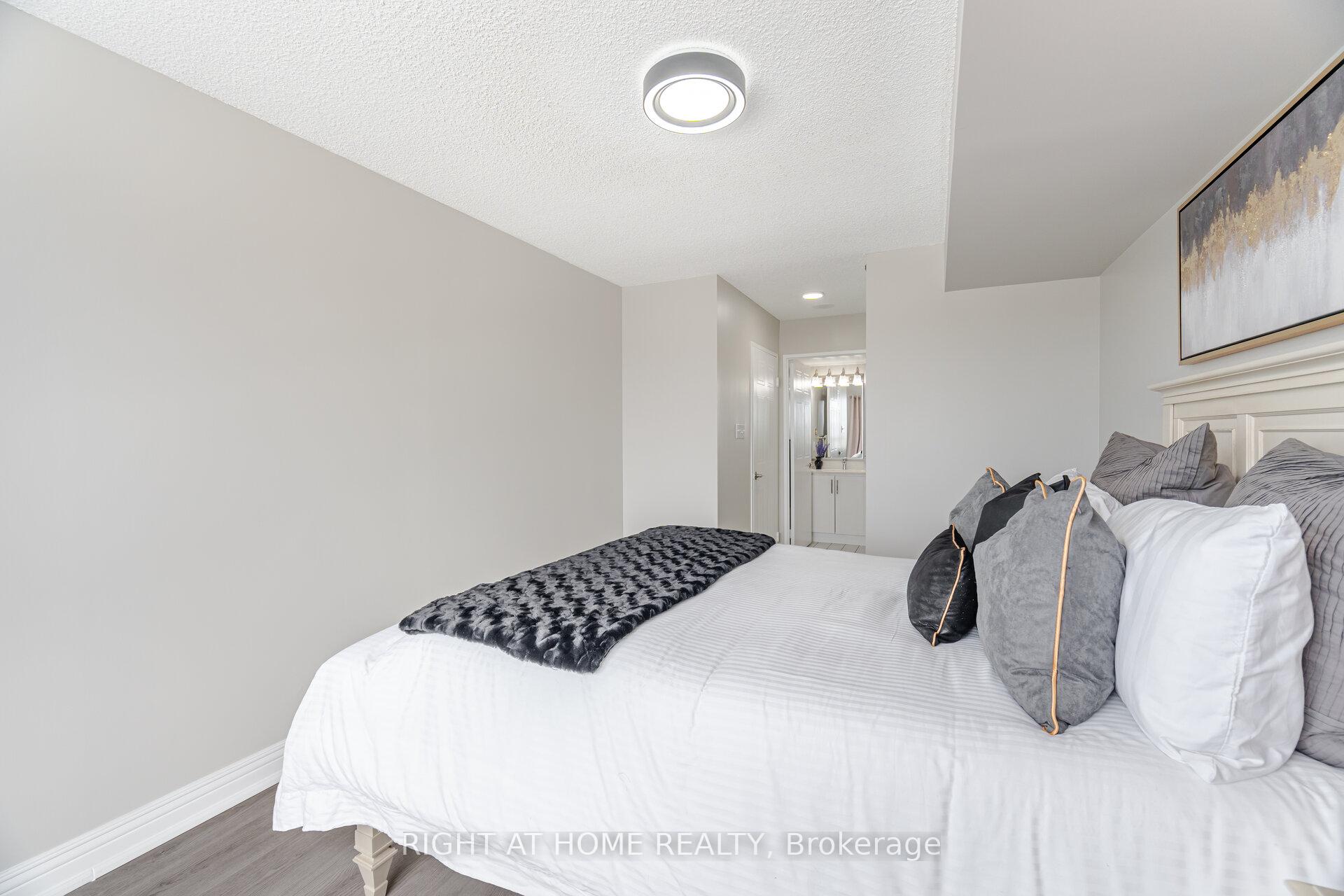 2 Bedrooms Condo at 1470 Midland, Toronto For sale