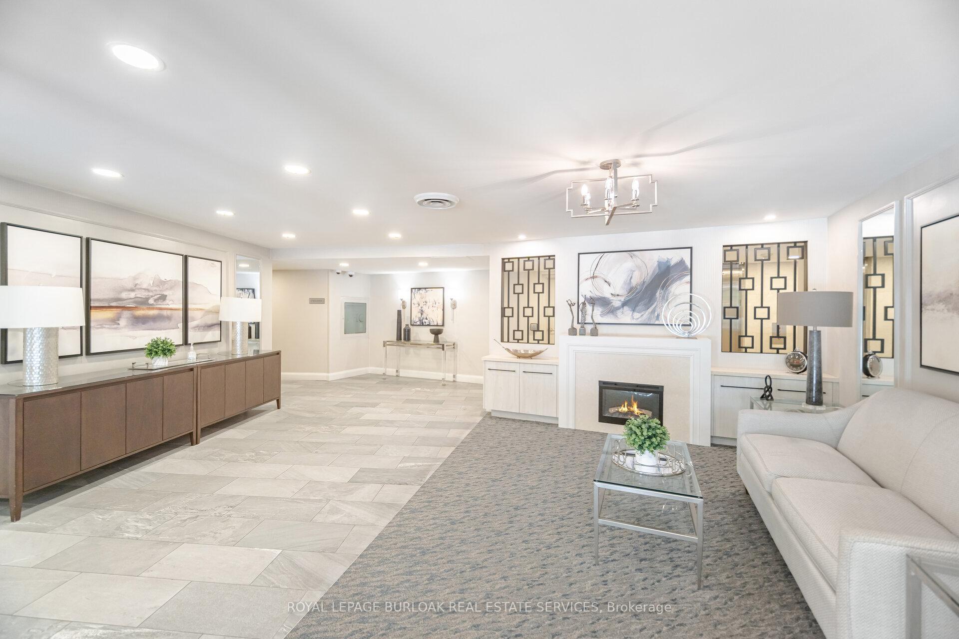2 Bedrooms Condo at 1230 Marlborough, Oakville For sale