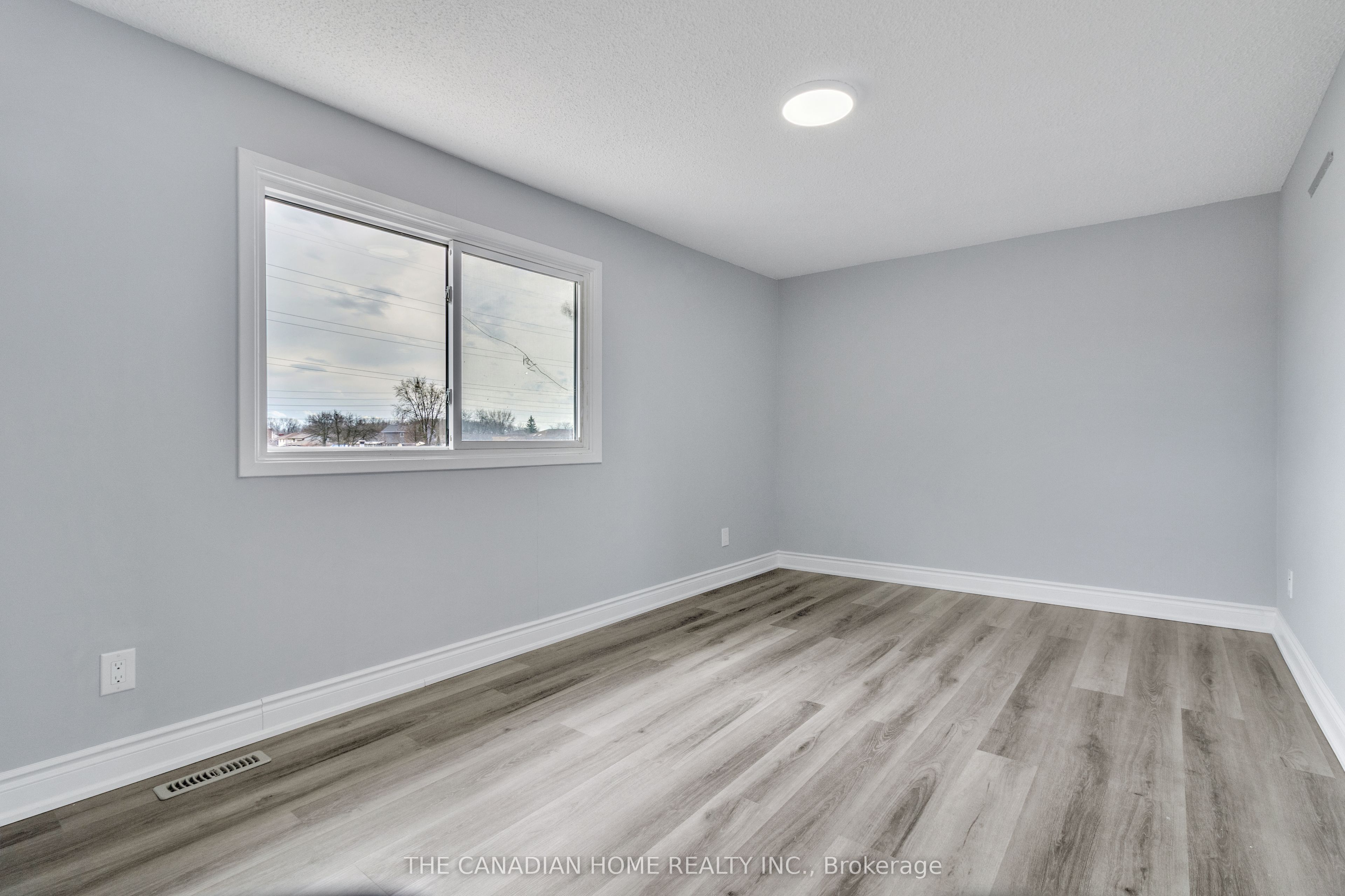 6596 Harmony Avenue, Niagara Falls, ON L2H 1Z4