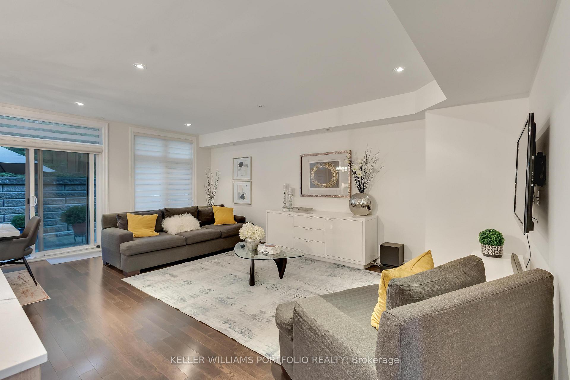 3 Bedrooms Condo at 365 Roehampton, Toronto For sale