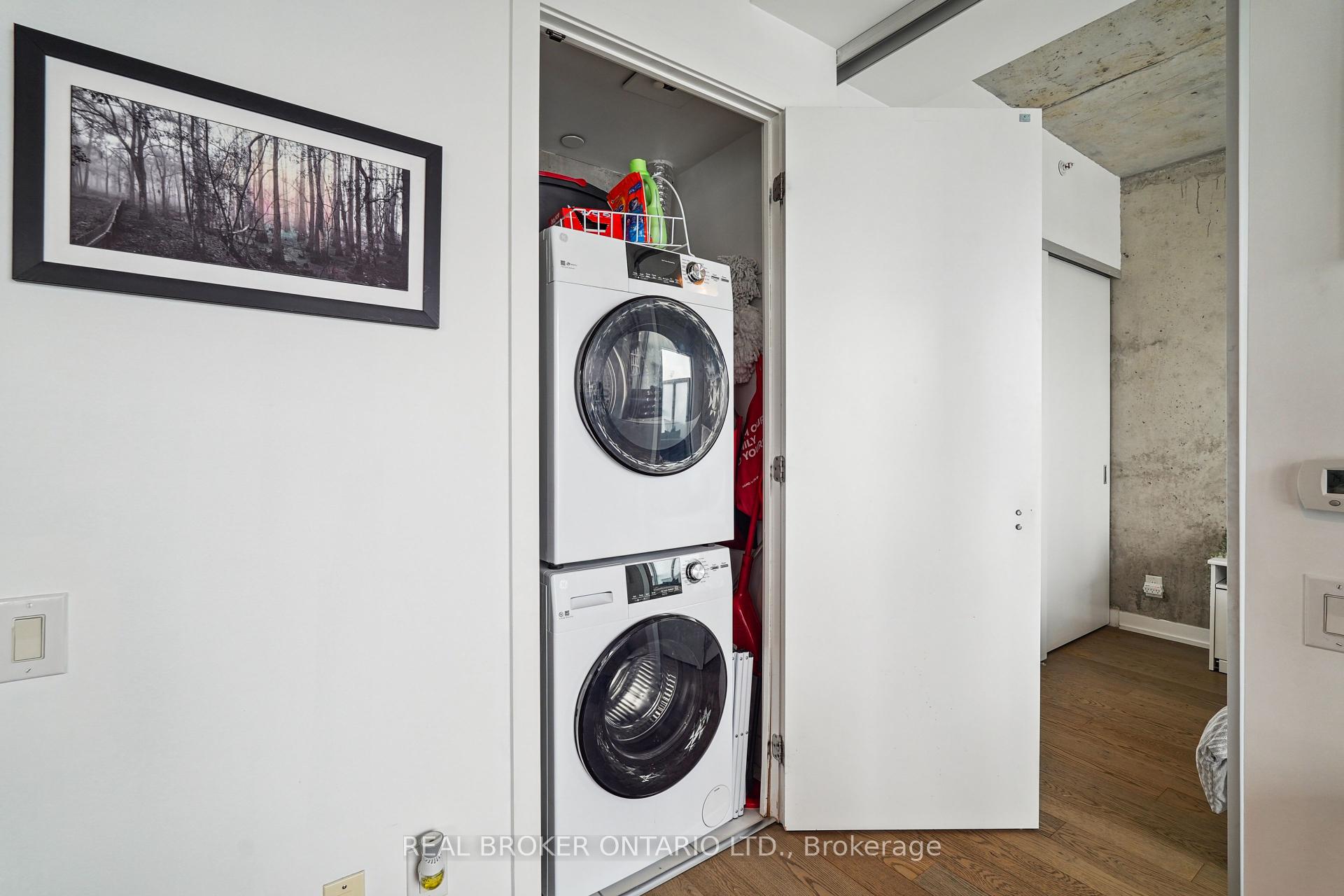 1 Bedroom Condo at 11 Charlotte,  Toronto For sale