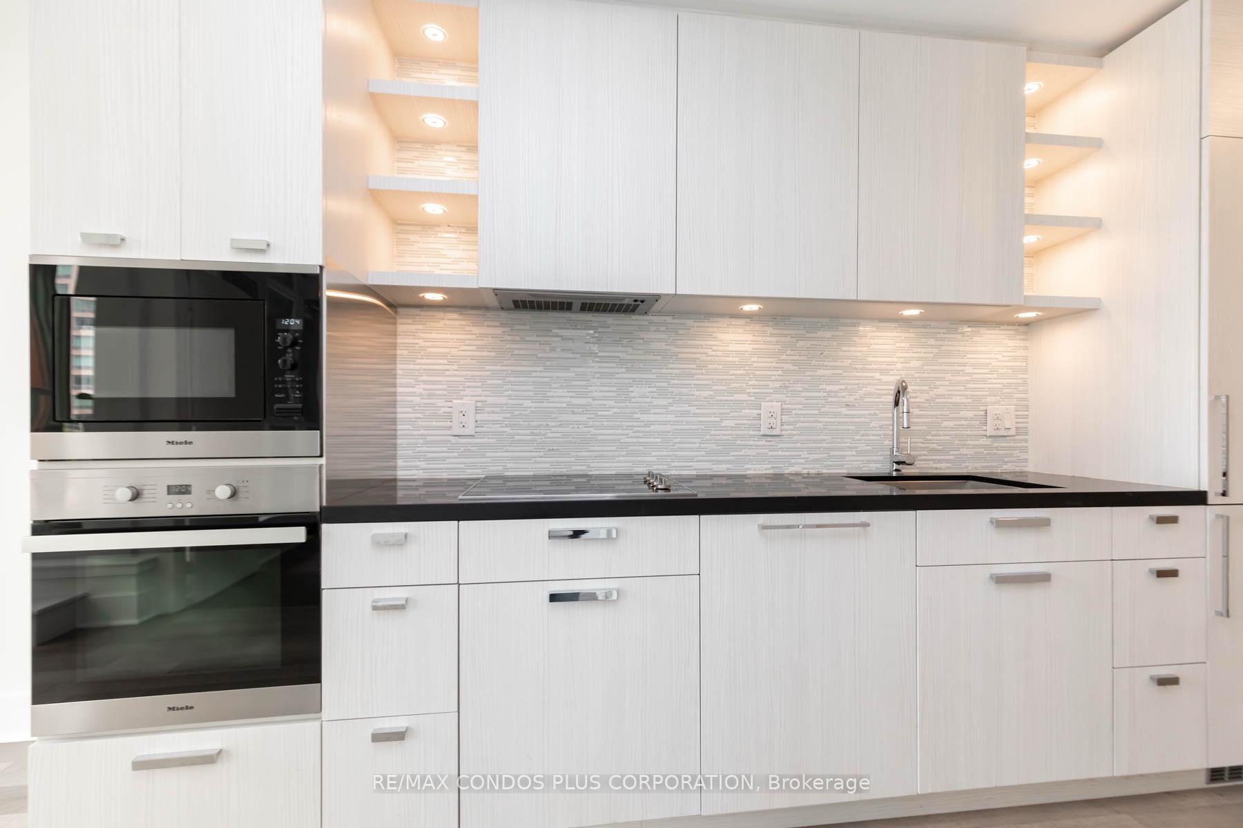 1 Bedroom Condo at 32 Davenport, Toronto For sale