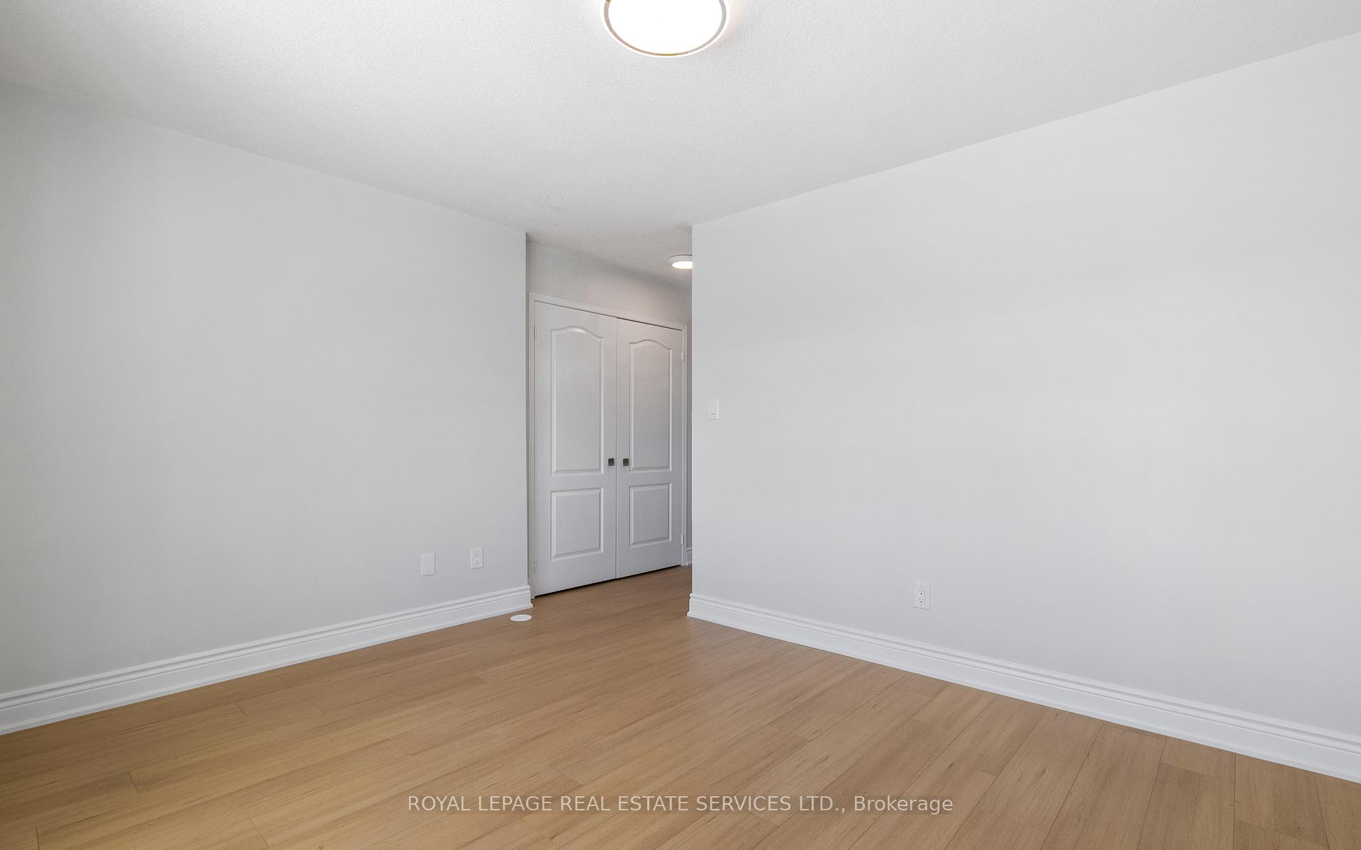 4 Bedrooms Condo at 5025 Ninth, Mississauga For sale