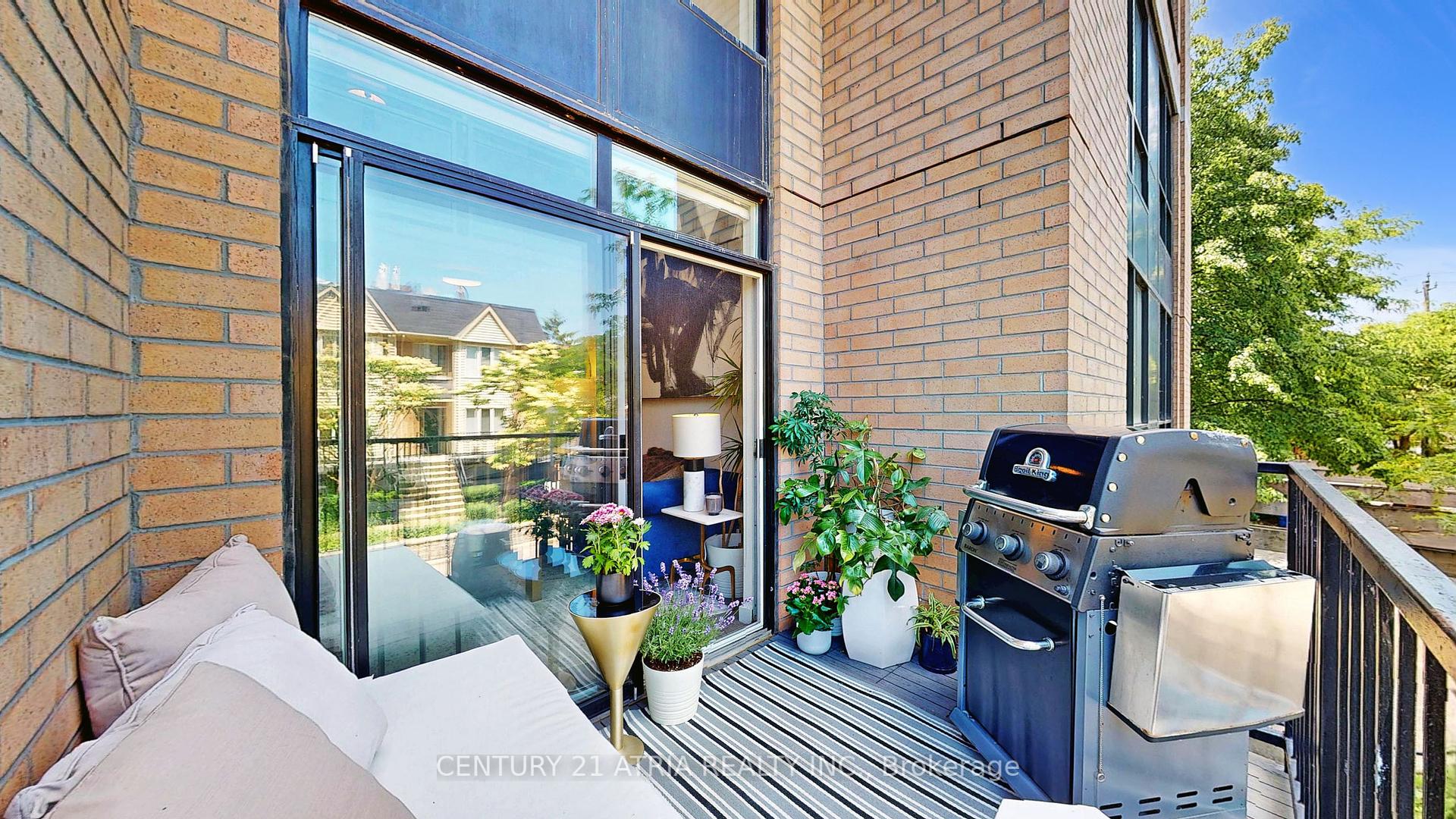2 Bedrooms Condo at 800 King, Toronto For sale