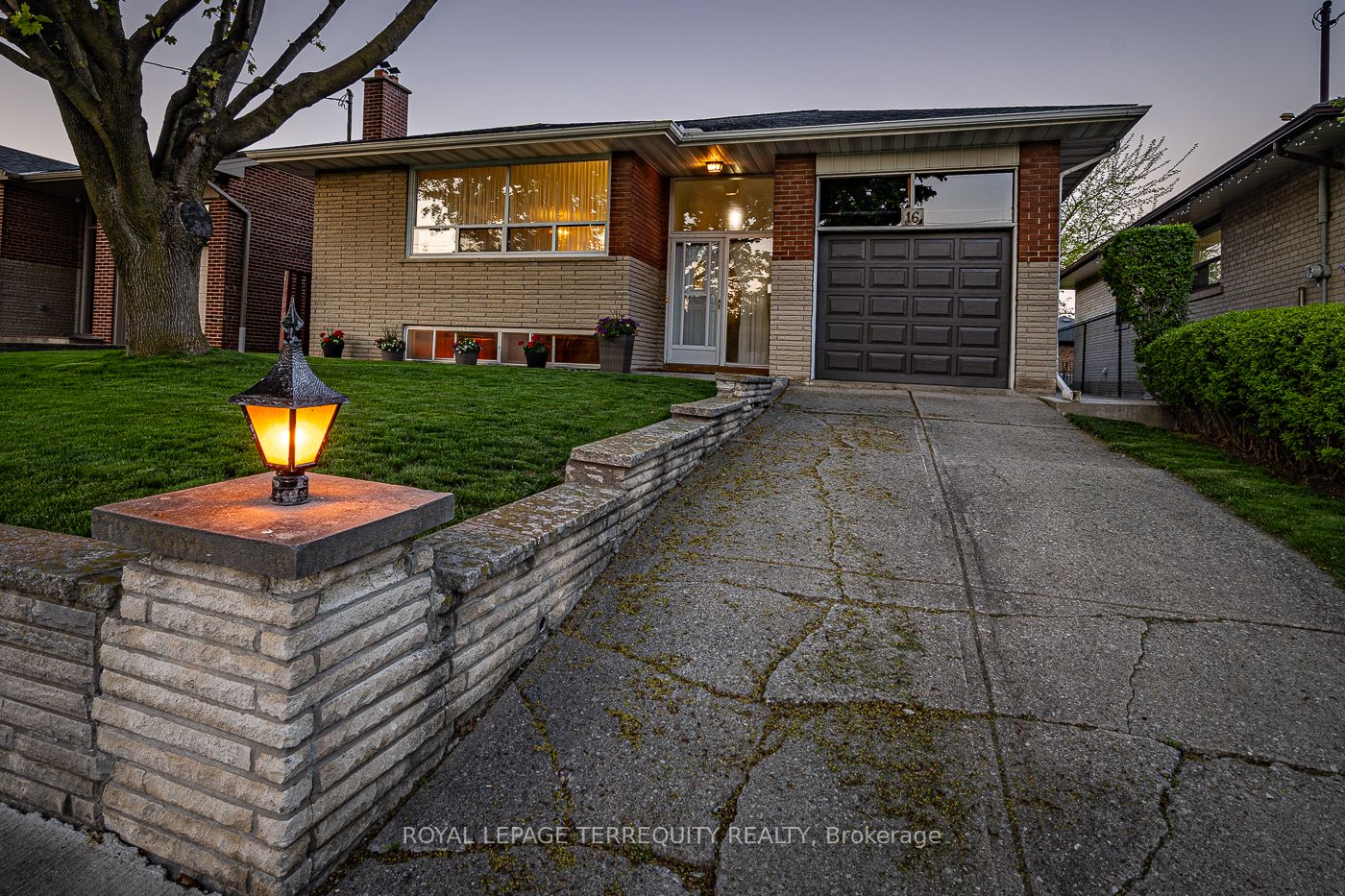 16 Rowse Crescent, Toronto, ON M9P 3L5