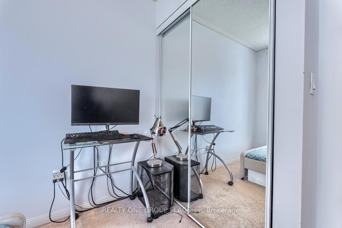 3 Bedrooms Condo at 3185 Boxford,  Mississauga For sale