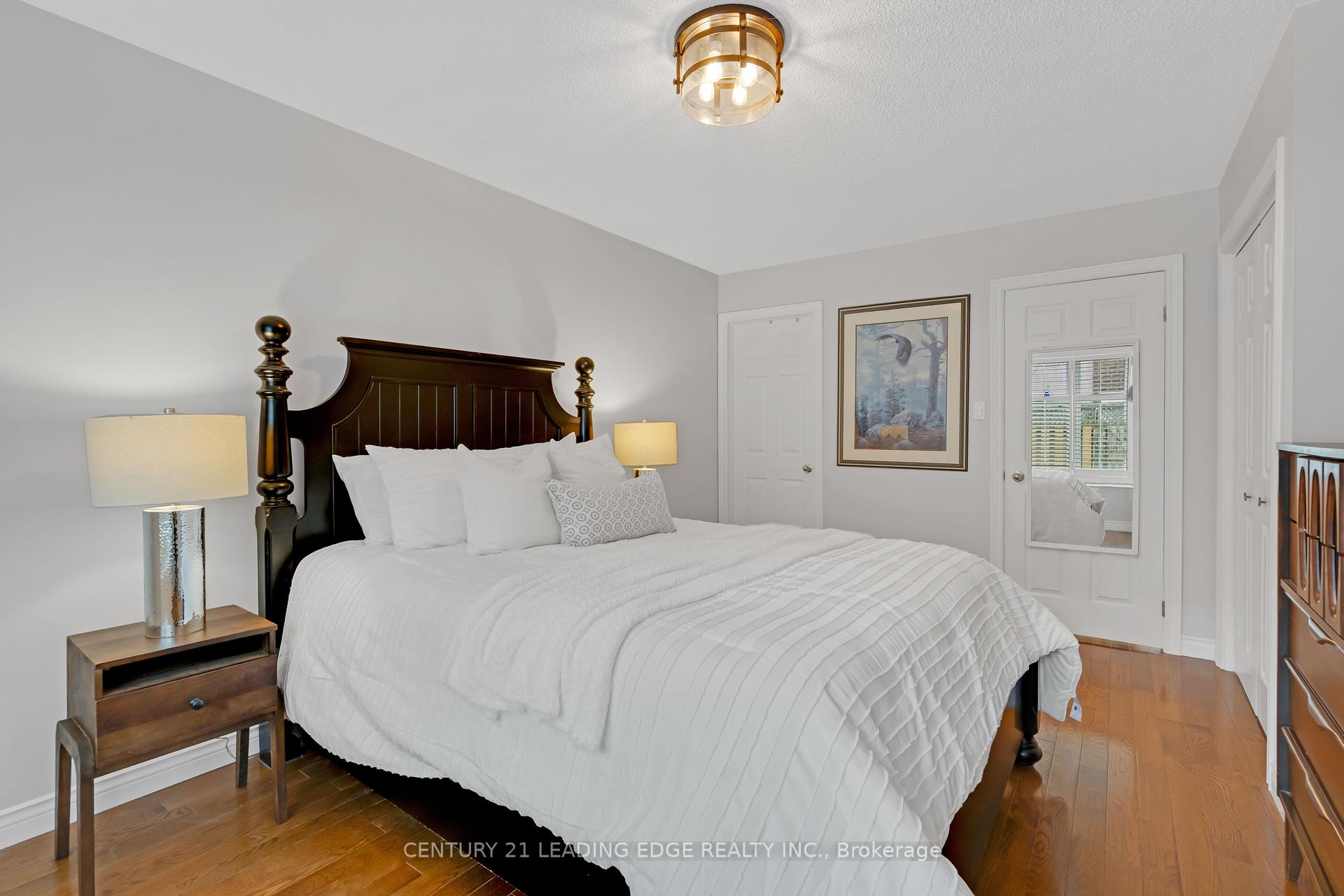 3 Bedrooms Condo at 2435 Woodward,  Burlington For sale