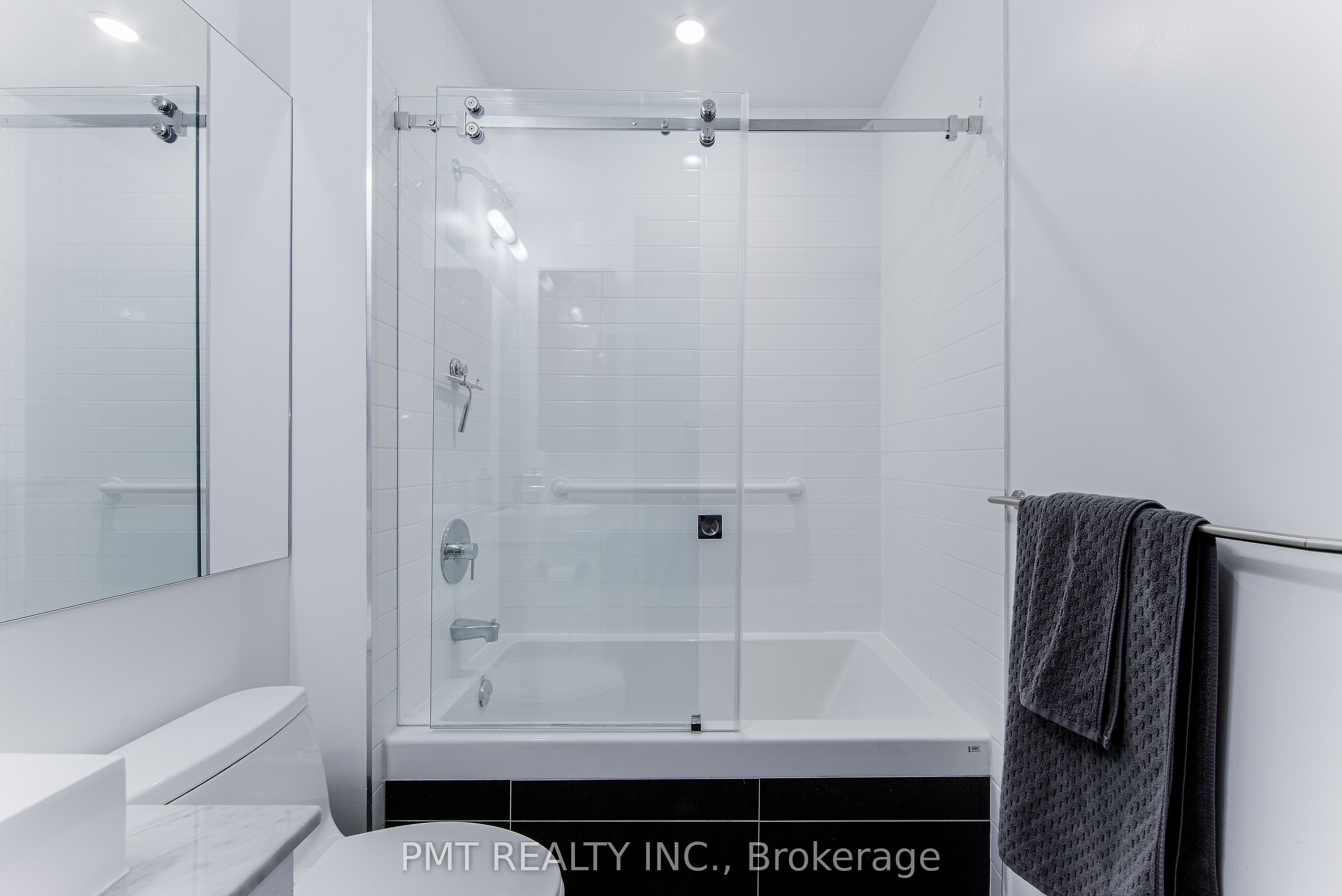399 Adelaide Street W, #105
